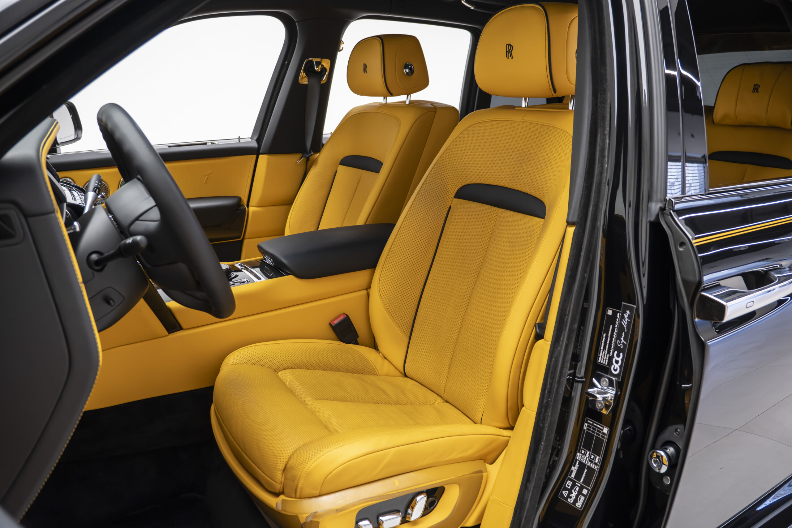 
								2023 Rolls Royce Cullinan Black Badge Bespoke full									