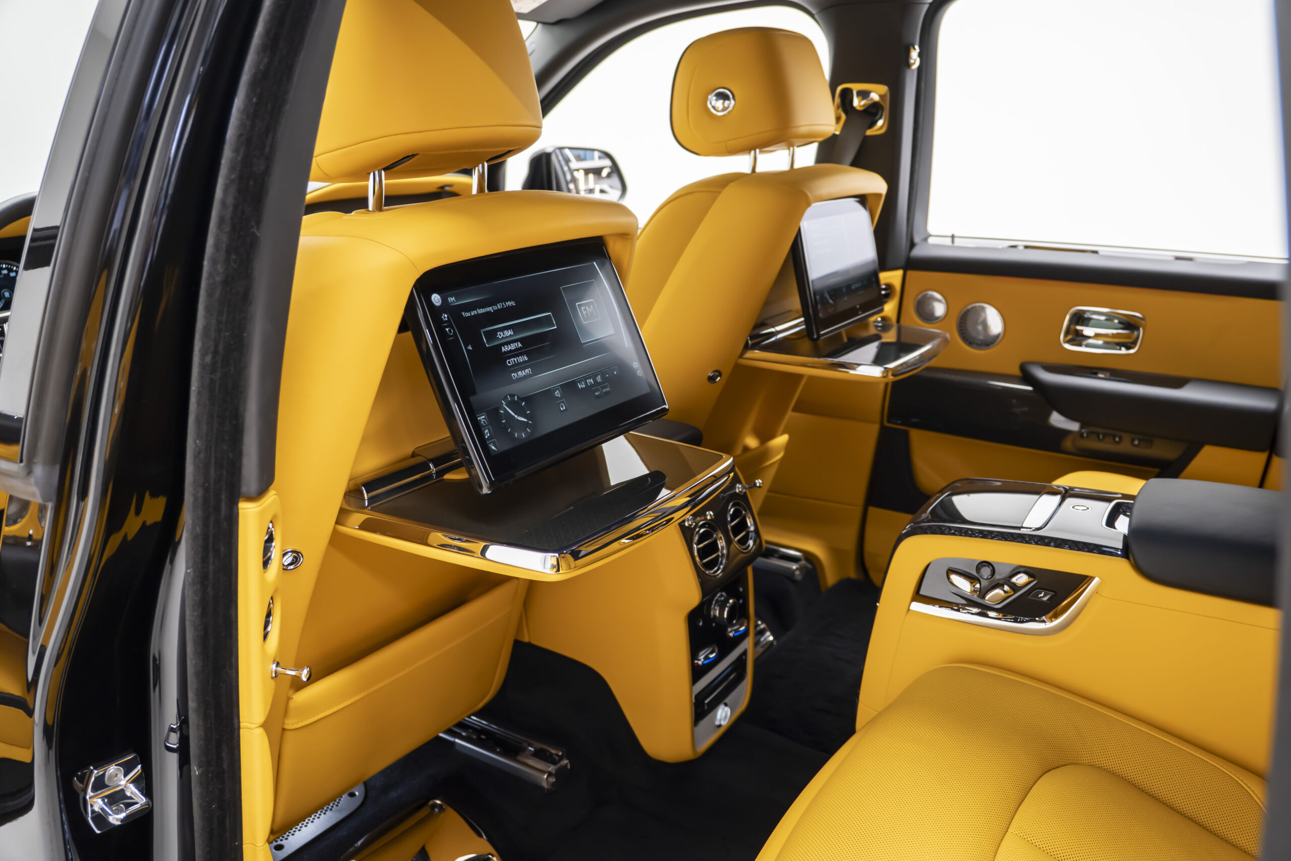 
								2023 Rolls Royce Cullinan Black Badge Bespoke full									