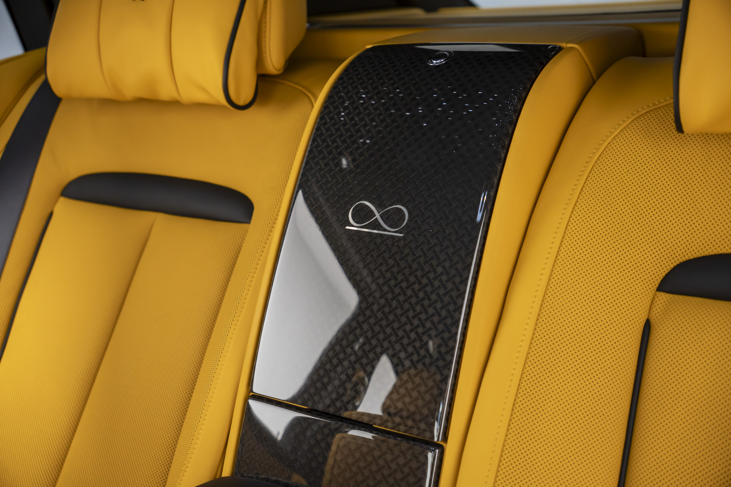 
								2023 Rolls Royce Cullinan Black Badge Bespoke full									