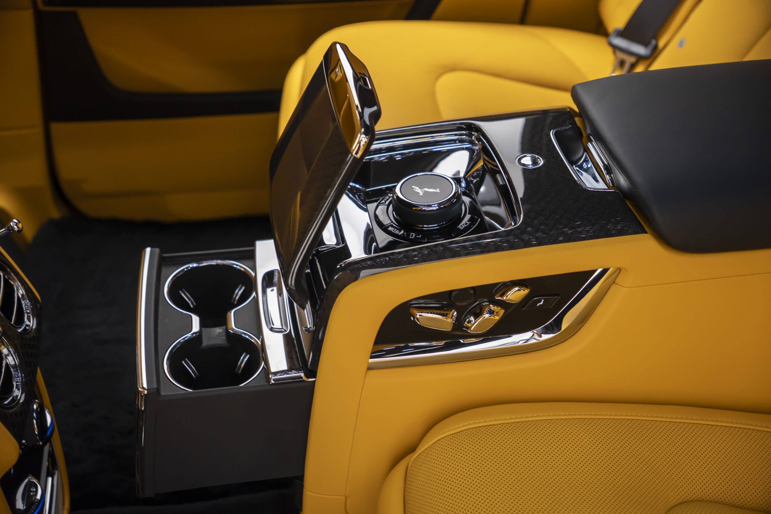 
								2023 Rolls Royce Cullinan Black Badge Bespoke full									