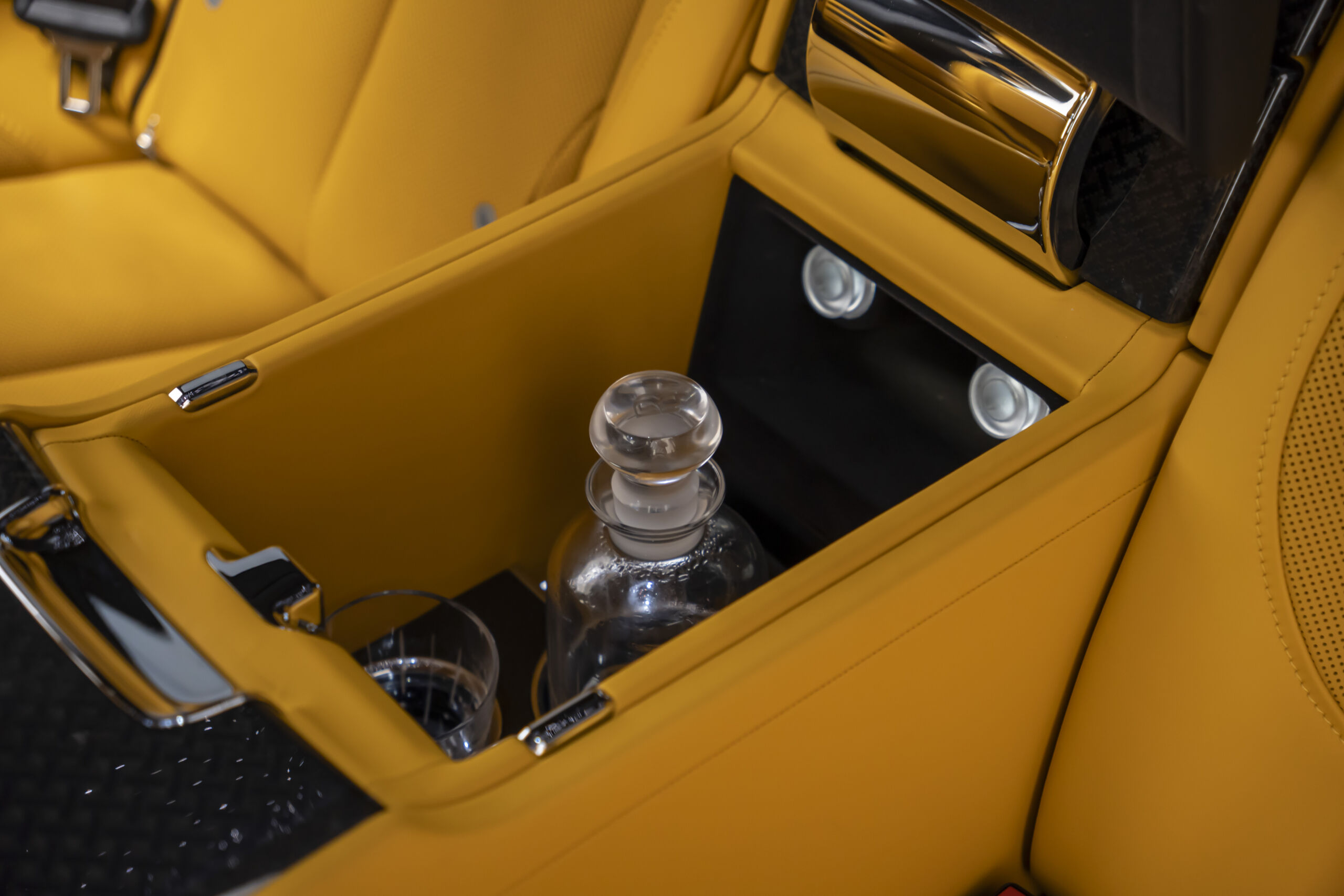 
								2023 Rolls Royce Cullinan Black Badge Bespoke full									