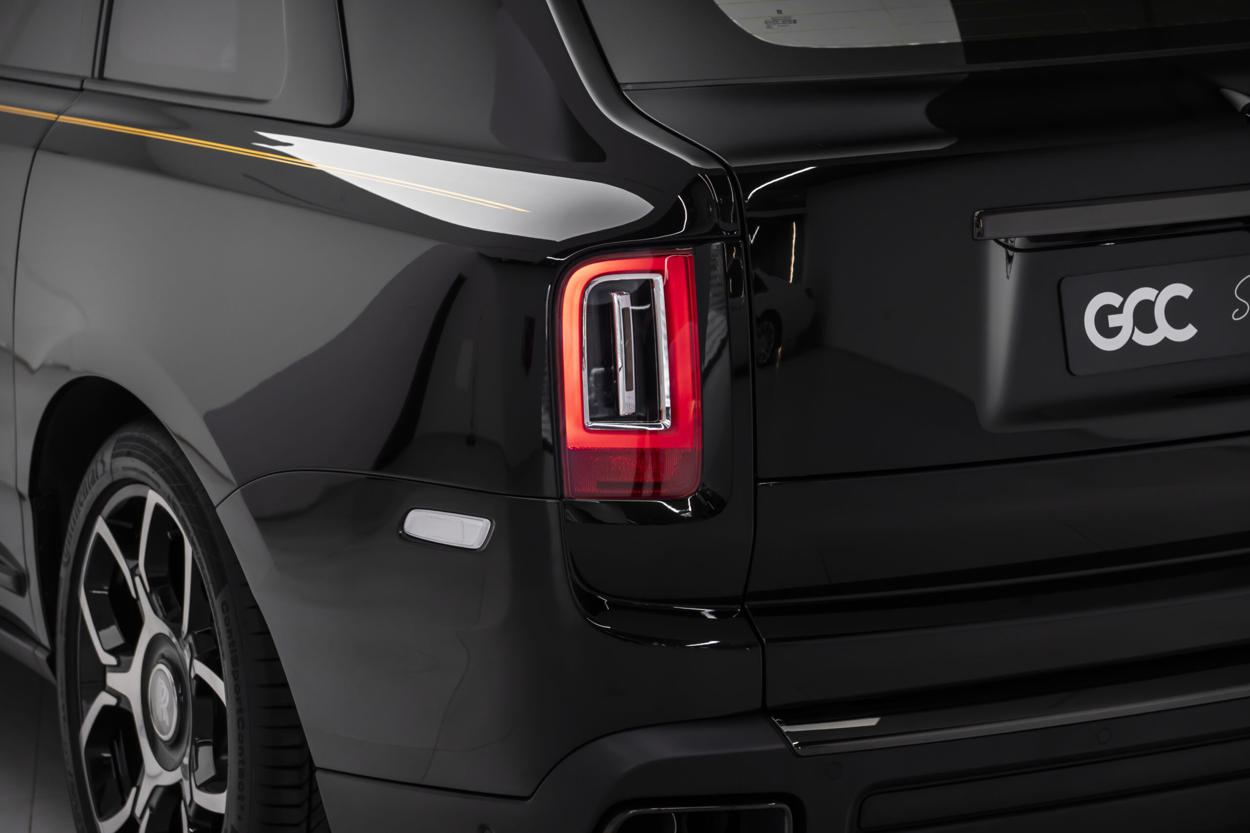 
								2023 Rolls Royce Cullinan Black Badge Bespoke full									