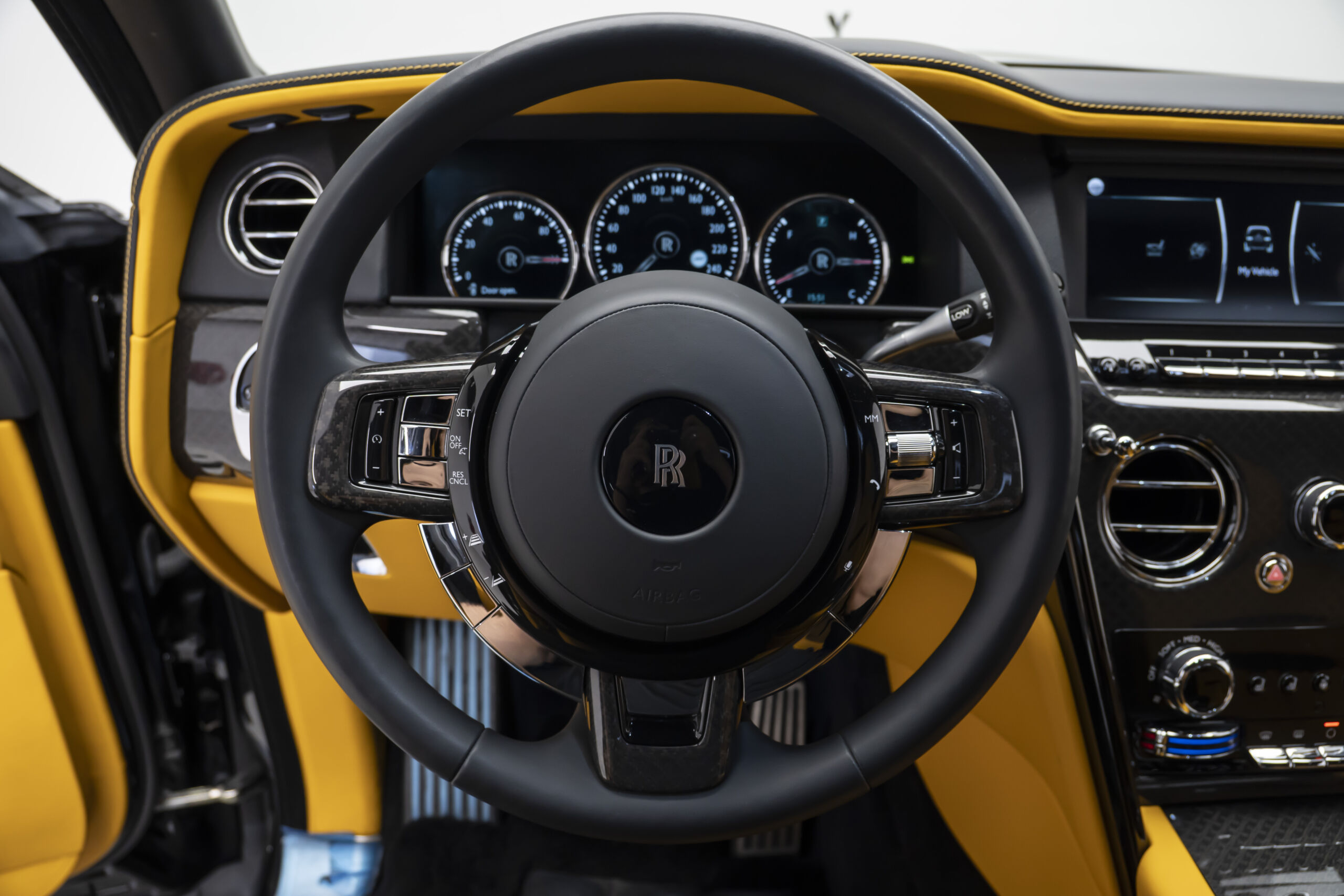 
								2023 Rolls Royce Cullinan Black Badge Bespoke full									