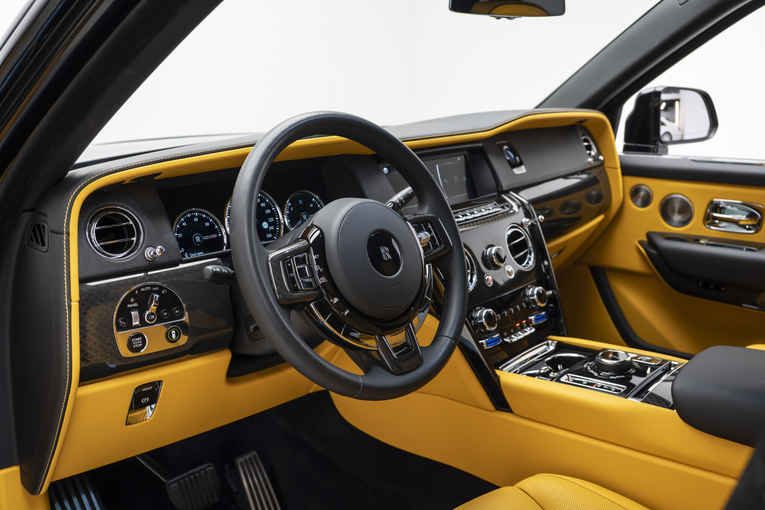 
								2023 Rolls Royce Cullinan Black Badge Bespoke full									