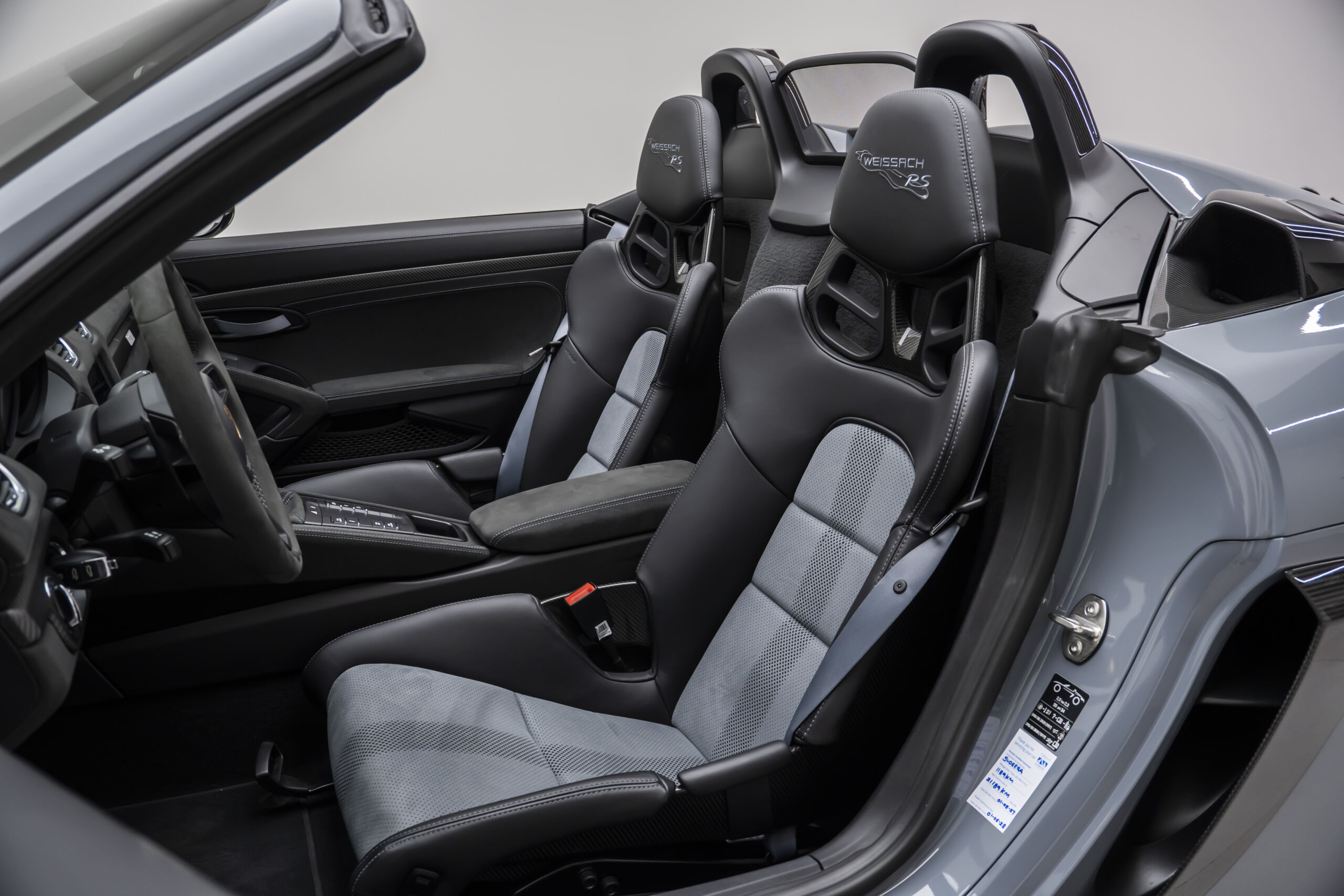 
								2024 Porsche 718 Spyder RS Weissach Package full									