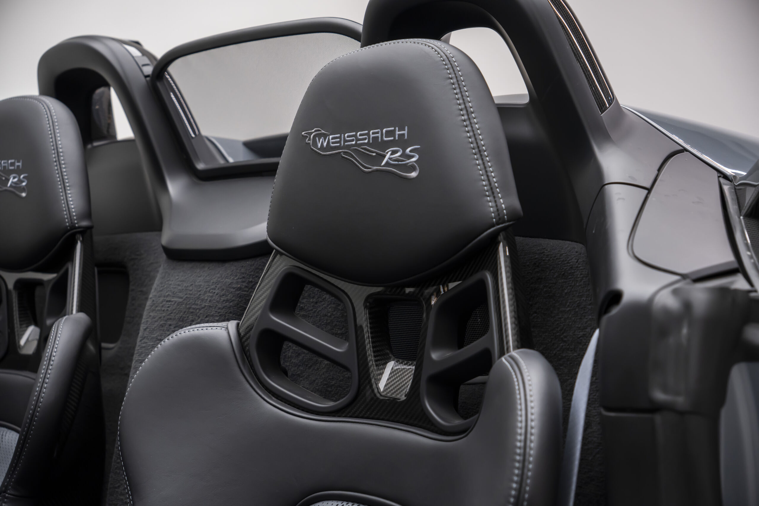 
								2024 Porsche 718 Spyder RS Weissach Package full									