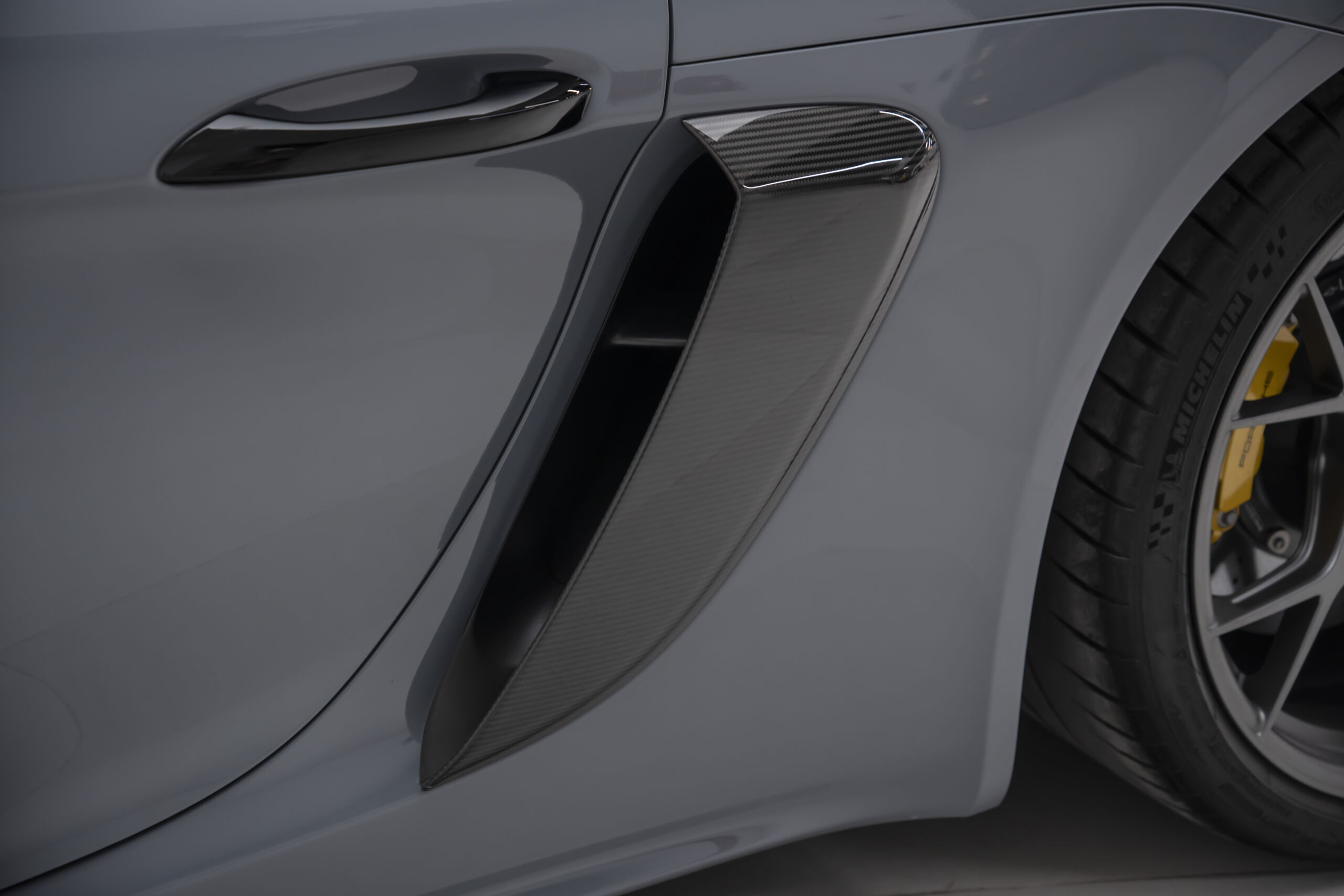 
								2024 Porsche 718 Spyder RS Weissach Package full									