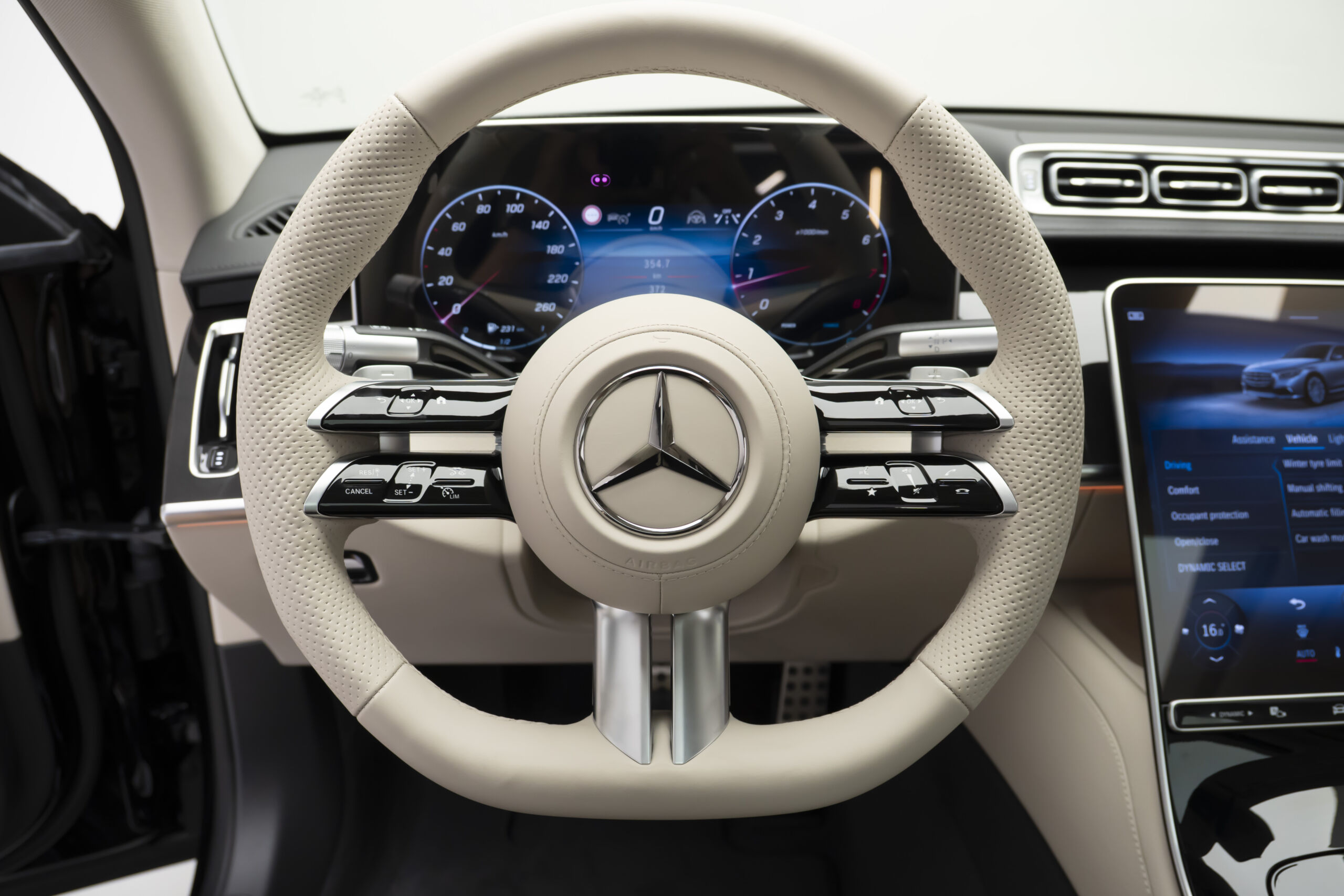 
								Brand New 2026 Mercedes Benz S 500 4MATIC Saloon full									