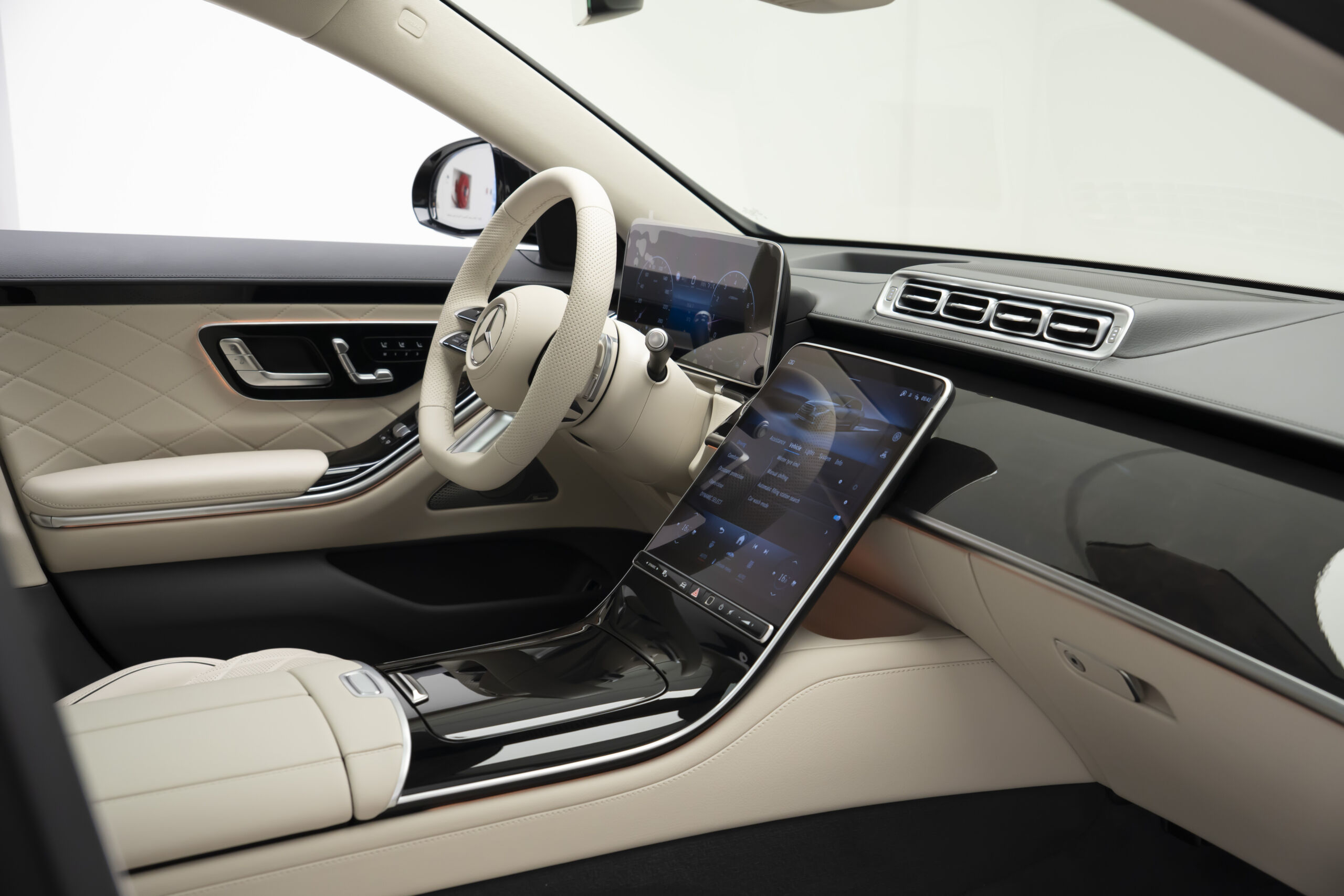 
								Brand New 2026 Mercedes Benz S 500 4MATIC Saloon full									