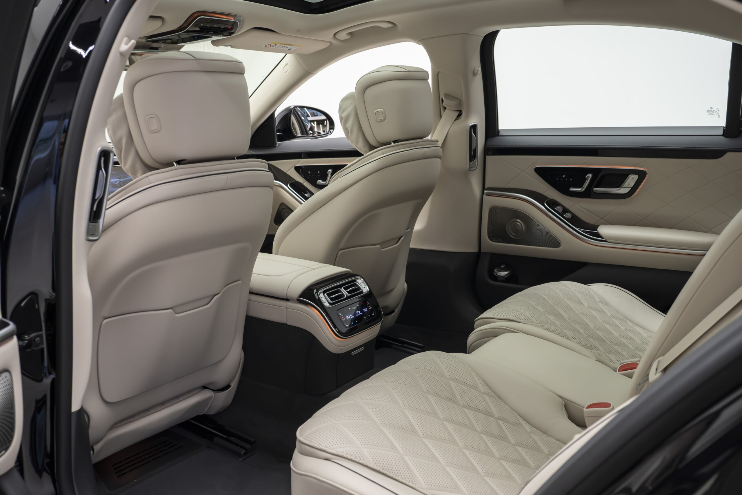
								Brand New 2026 Mercedes Benz S 500 4MATIC Saloon full									