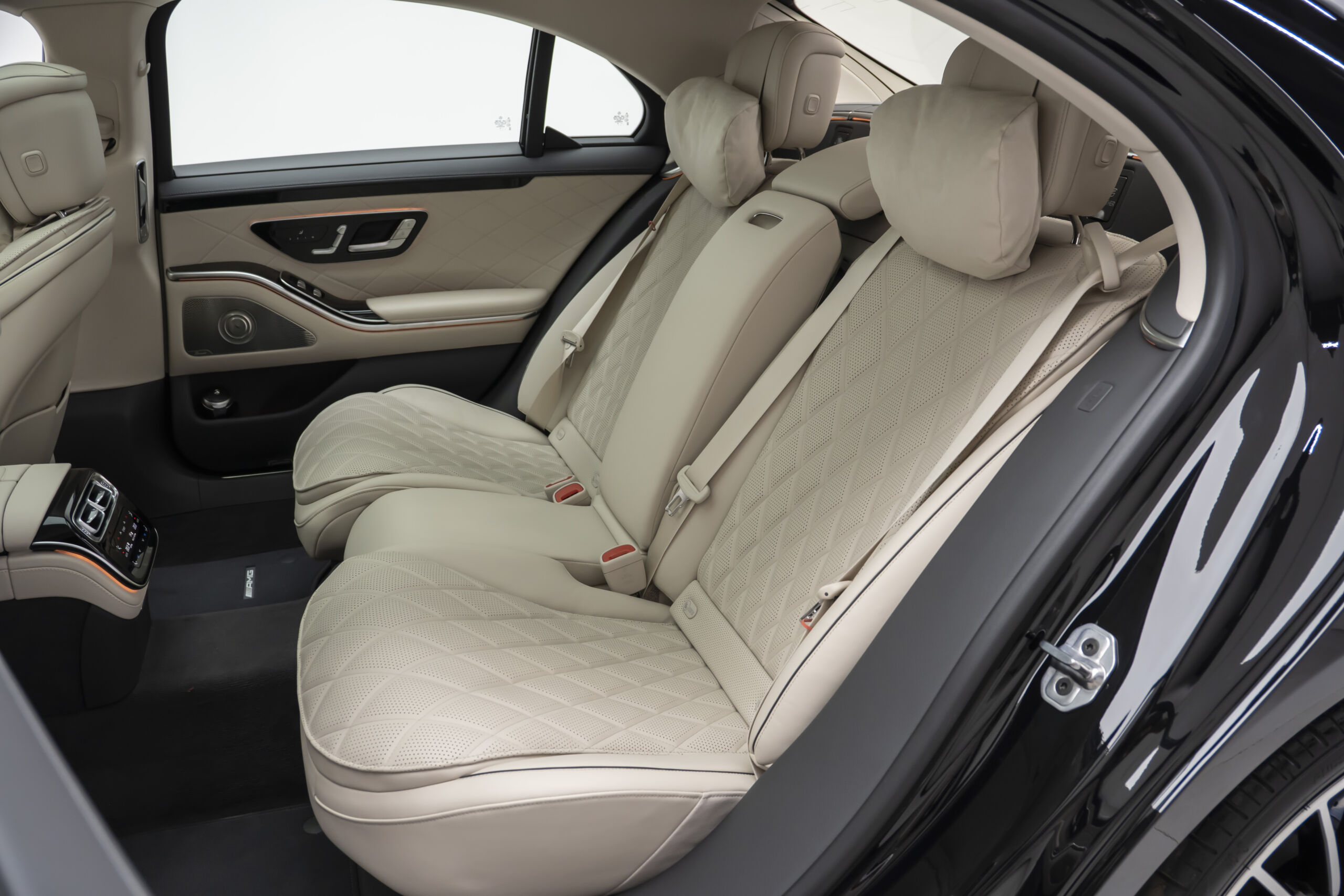 
								Brand New 2026 Mercedes Benz S 500 4MATIC Saloon full									
