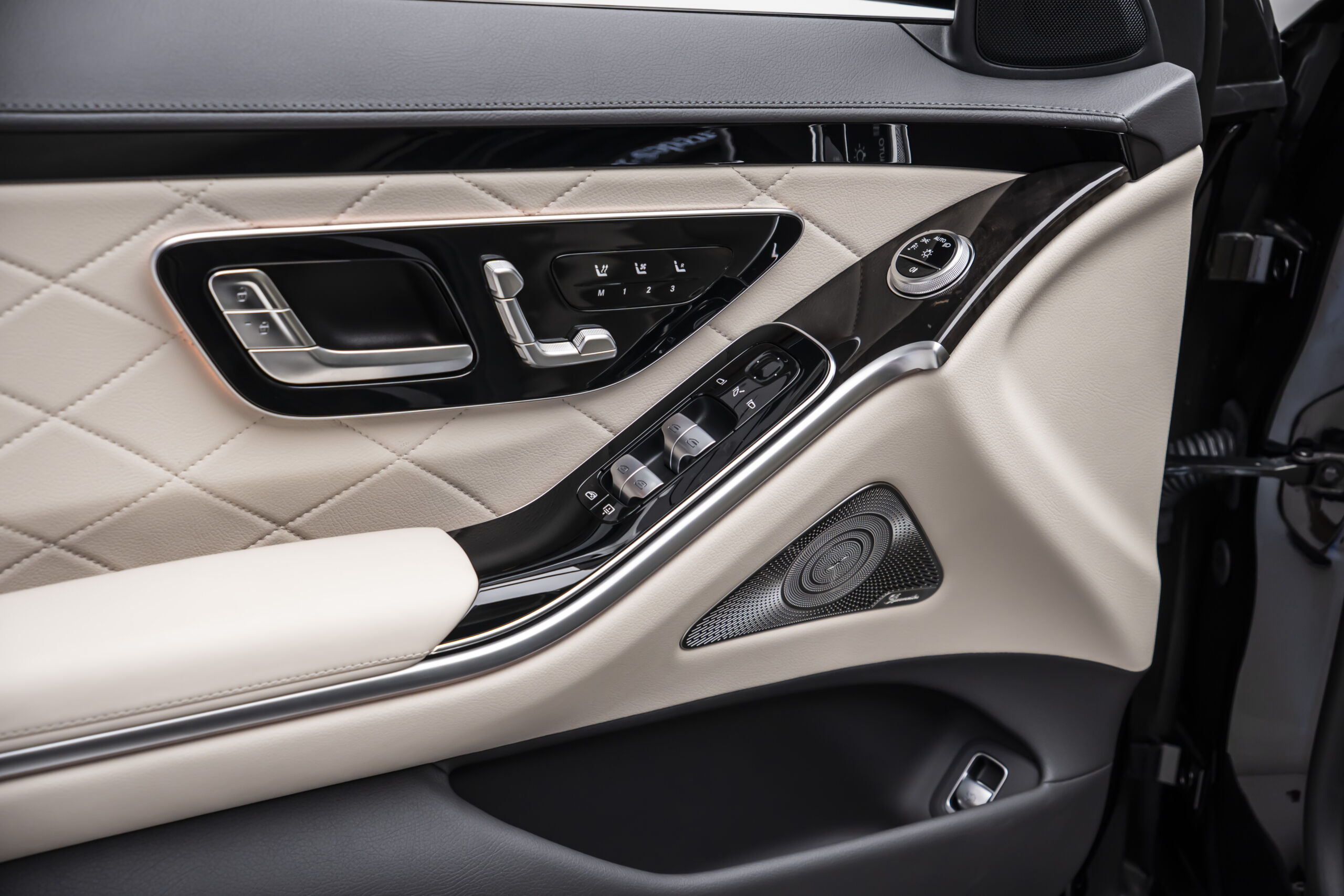 
								Brand New 2026 Mercedes Benz S 500 4MATIC Saloon full									
