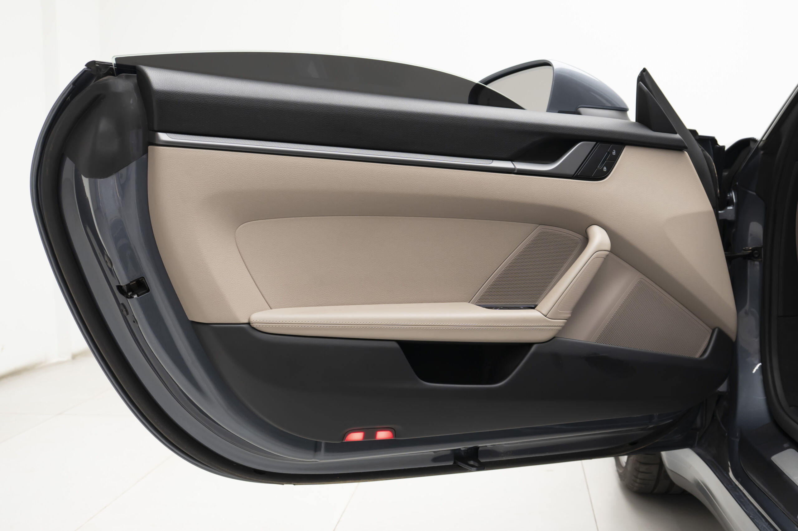 
								2025 Porsche 911 Carrera Coupe full									