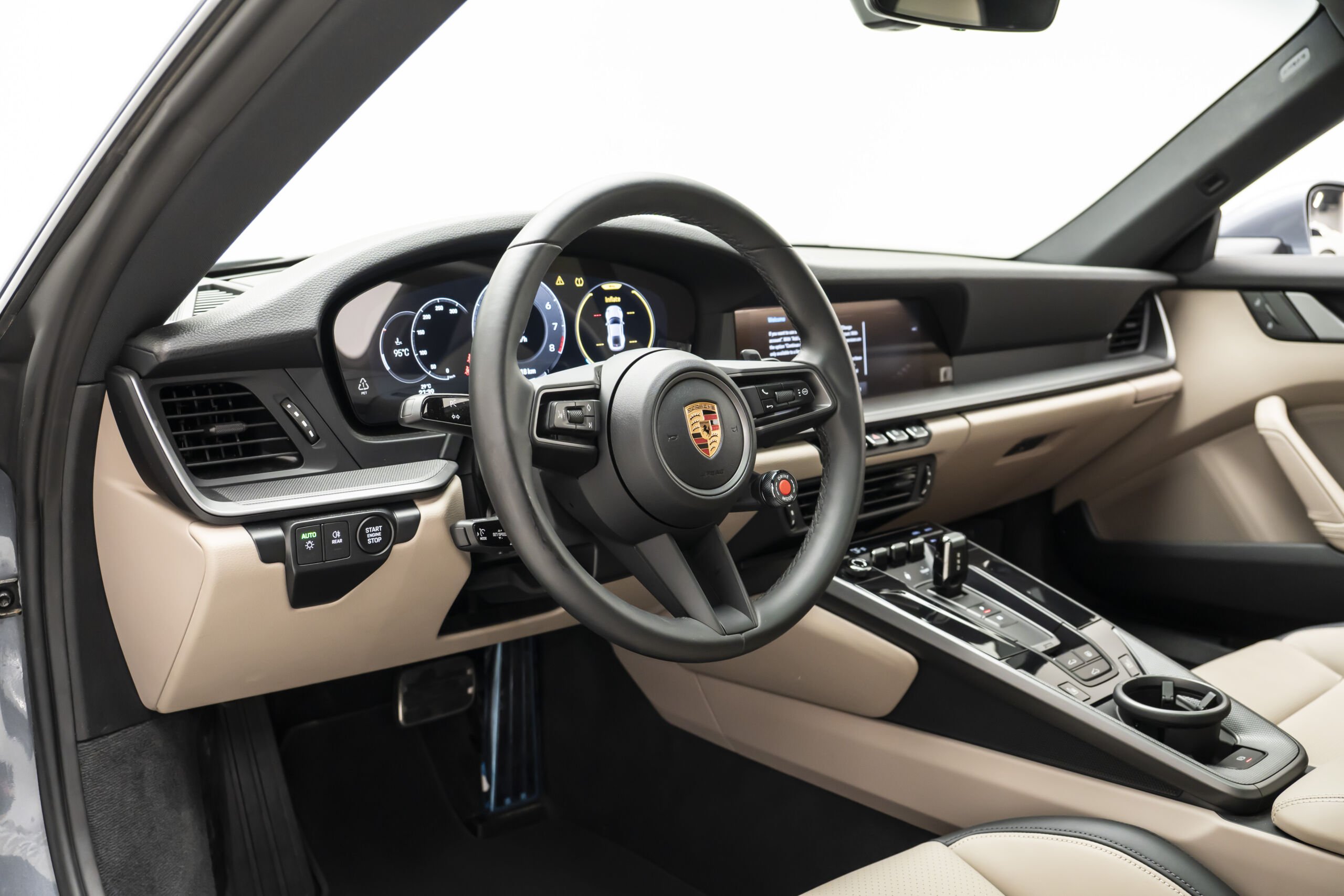 
								2025 Porsche 911 Carrera Coupe full									