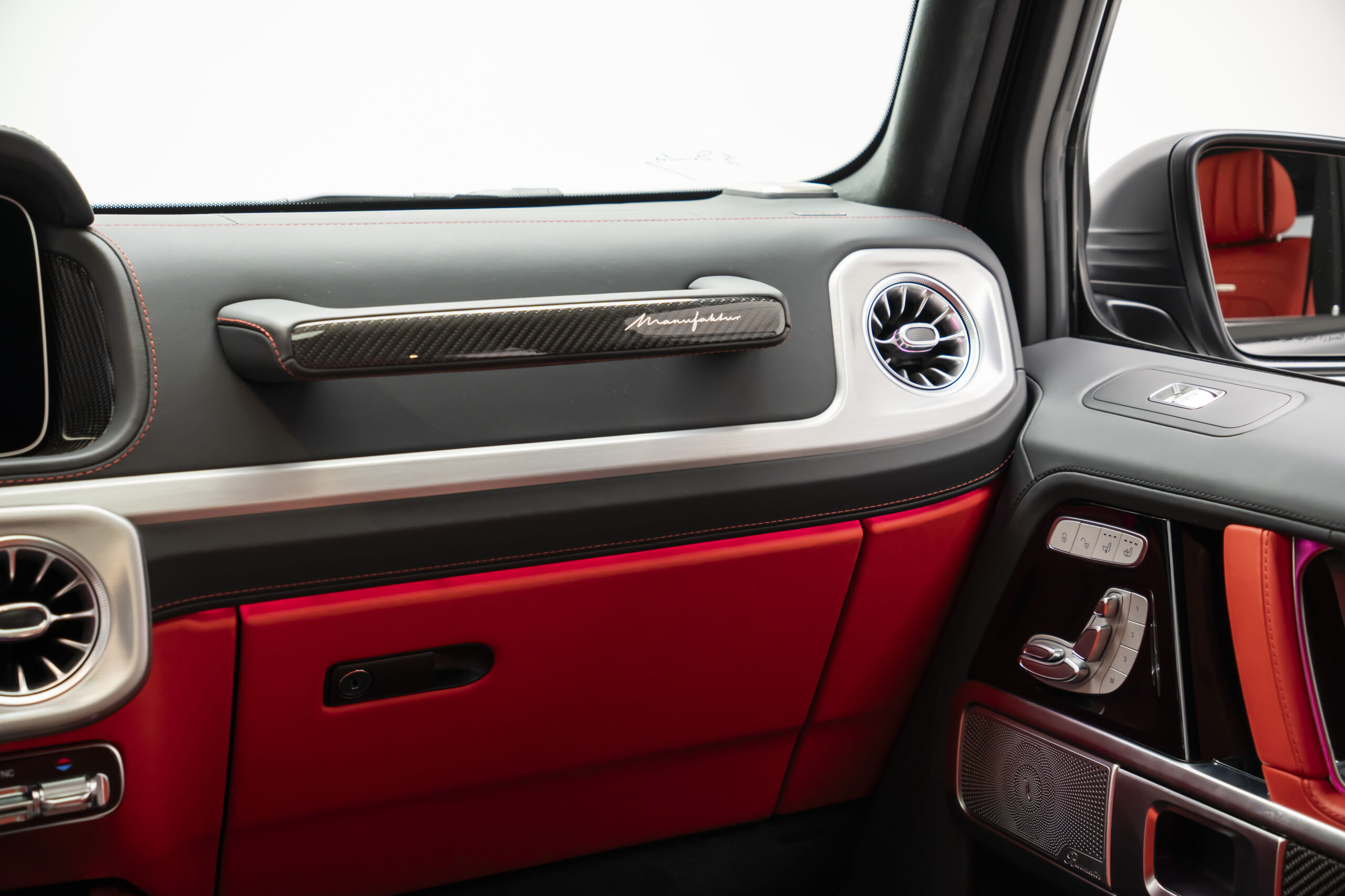 
								2025 Mercedes AMG G63 Performance Package full									