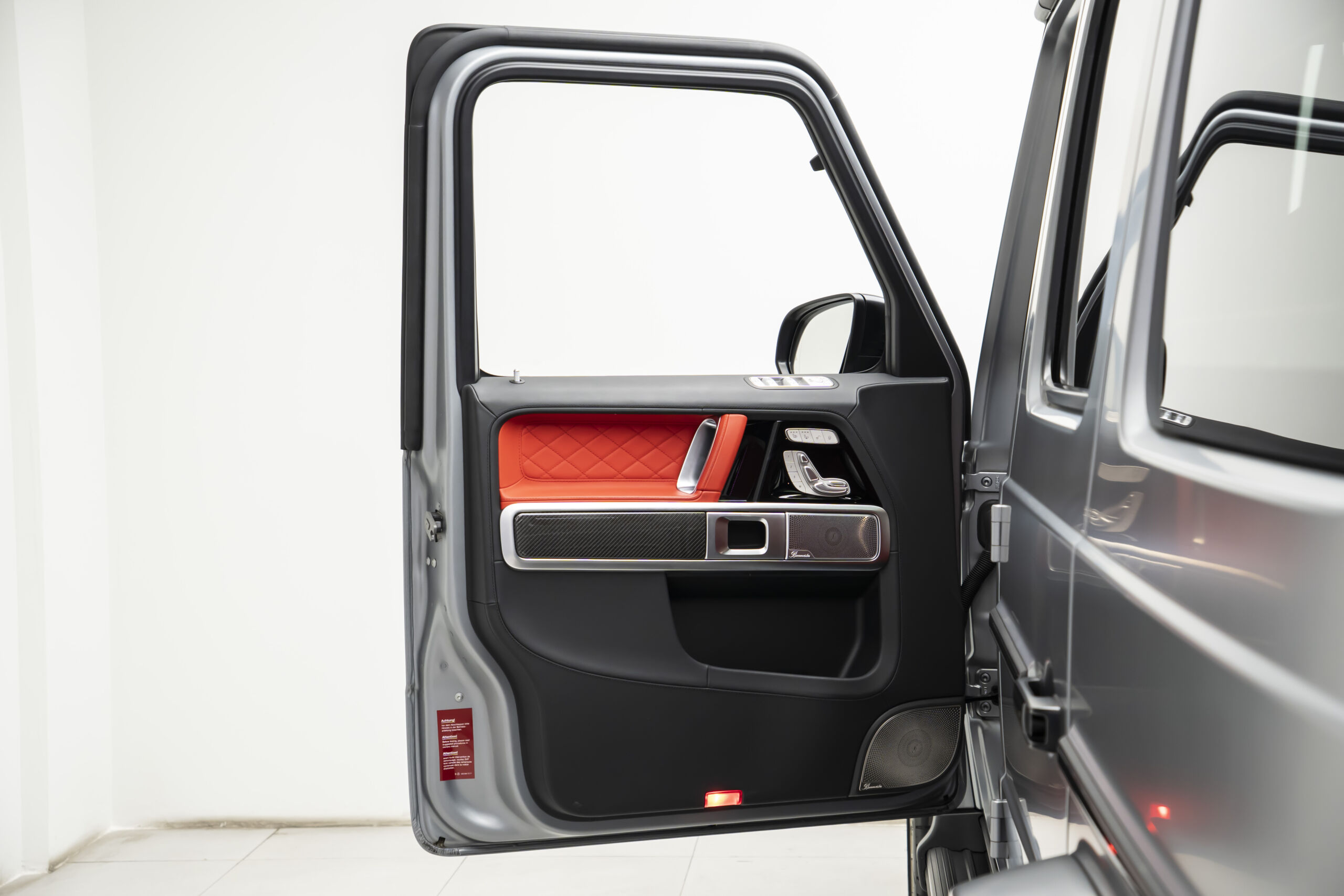 
								2025 Mercedes AMG G63 Performance Package full									