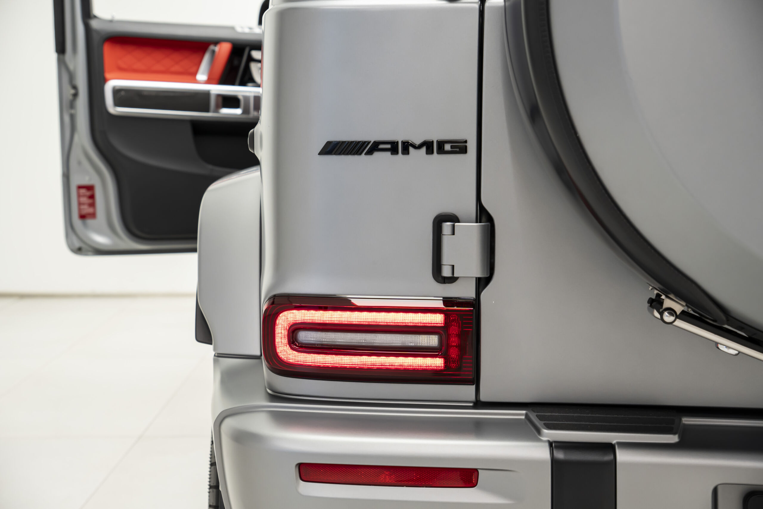 
								2025 Mercedes AMG G63 Performance Package full									