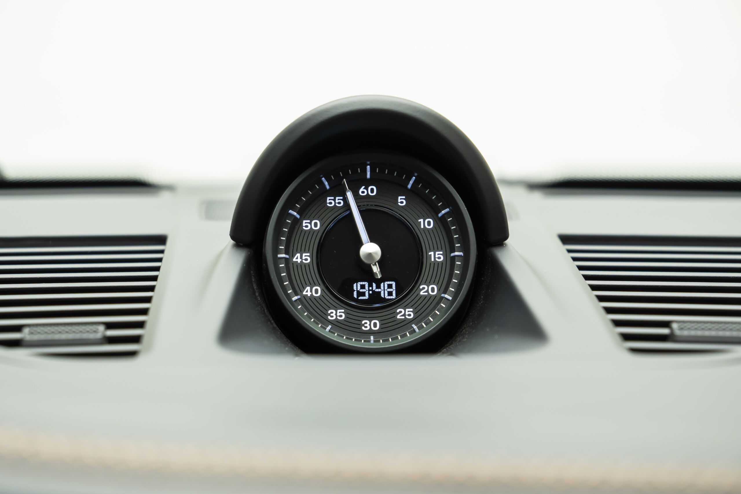 
								2025 Porsche 911 Carrera Coupe full									