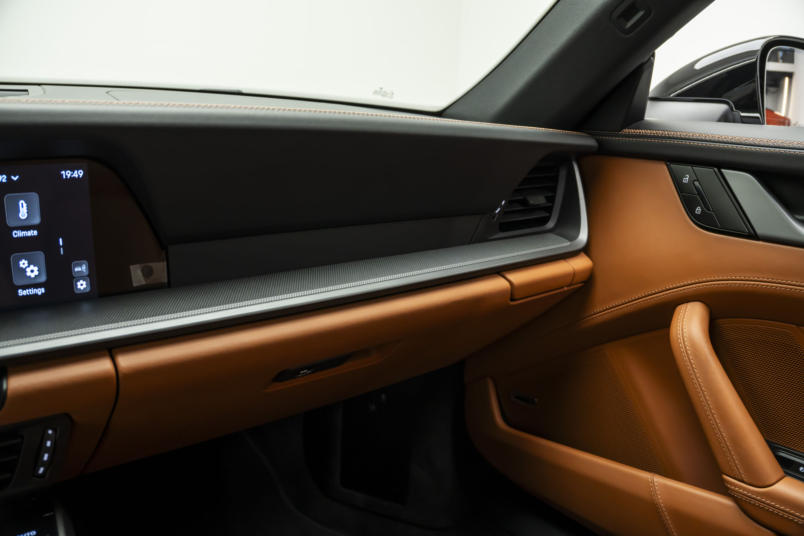 
								2025 Porsche 911 Carrera Coupe full									