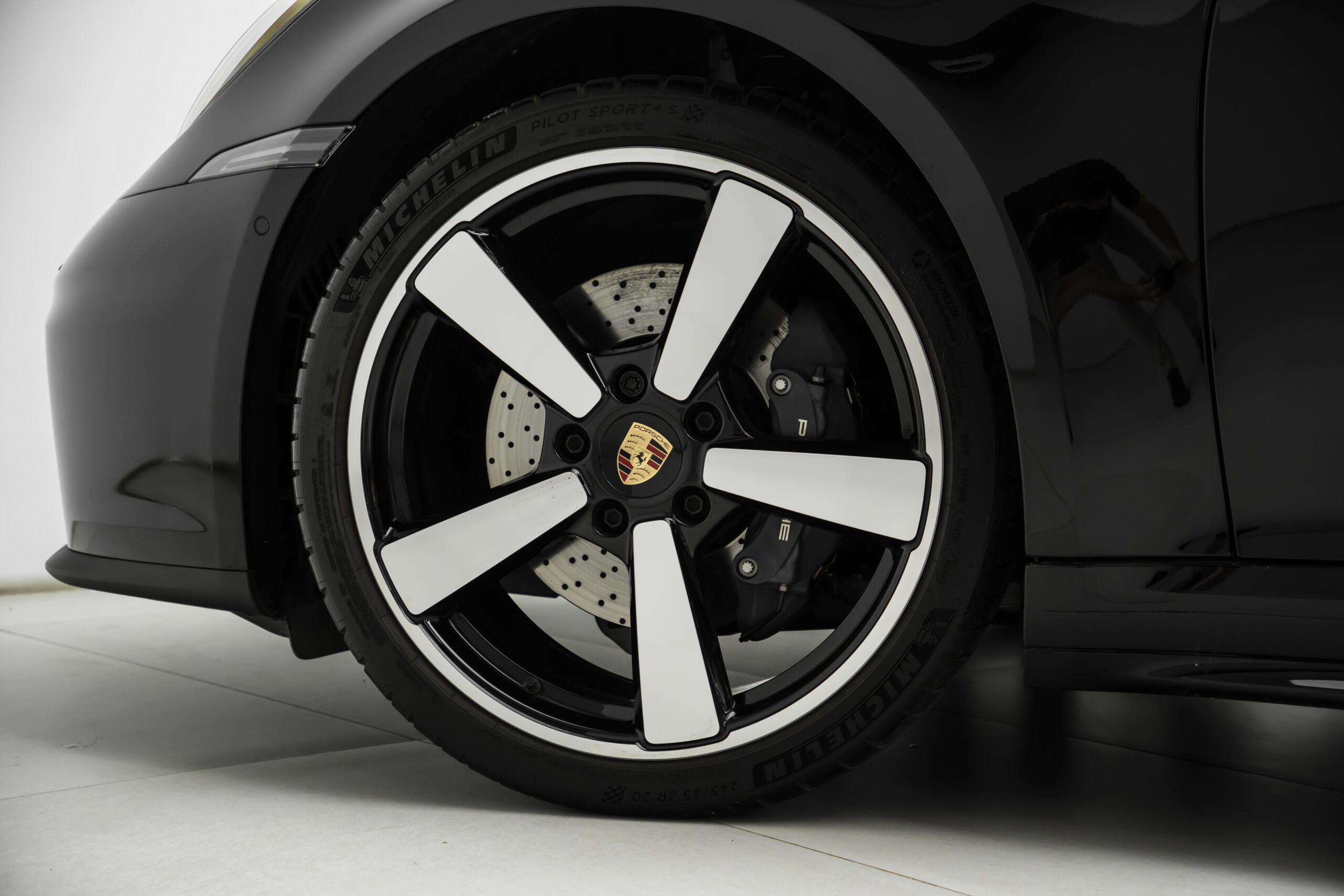 
								2025 Porsche 911 Carrera Coupe full									