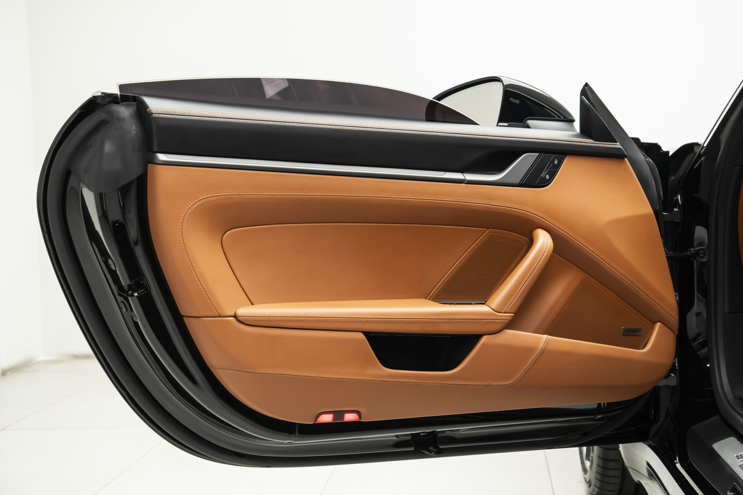 
								2025 Porsche 911 Carrera Coupe full									