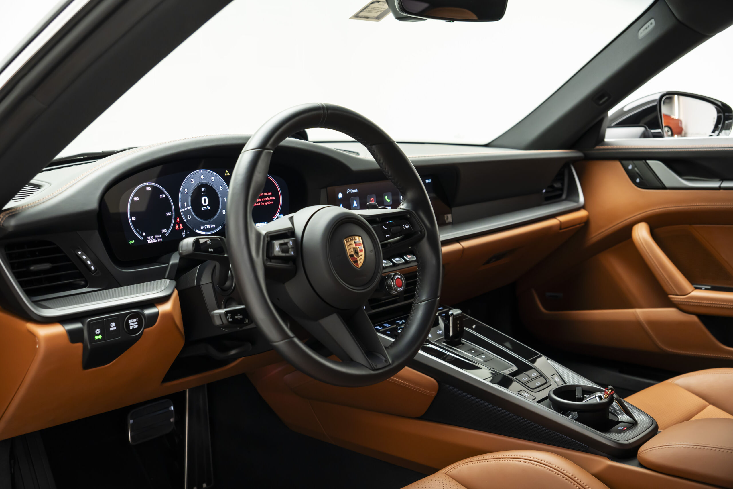 
								2025 Porsche 911 Carrera Coupe full									