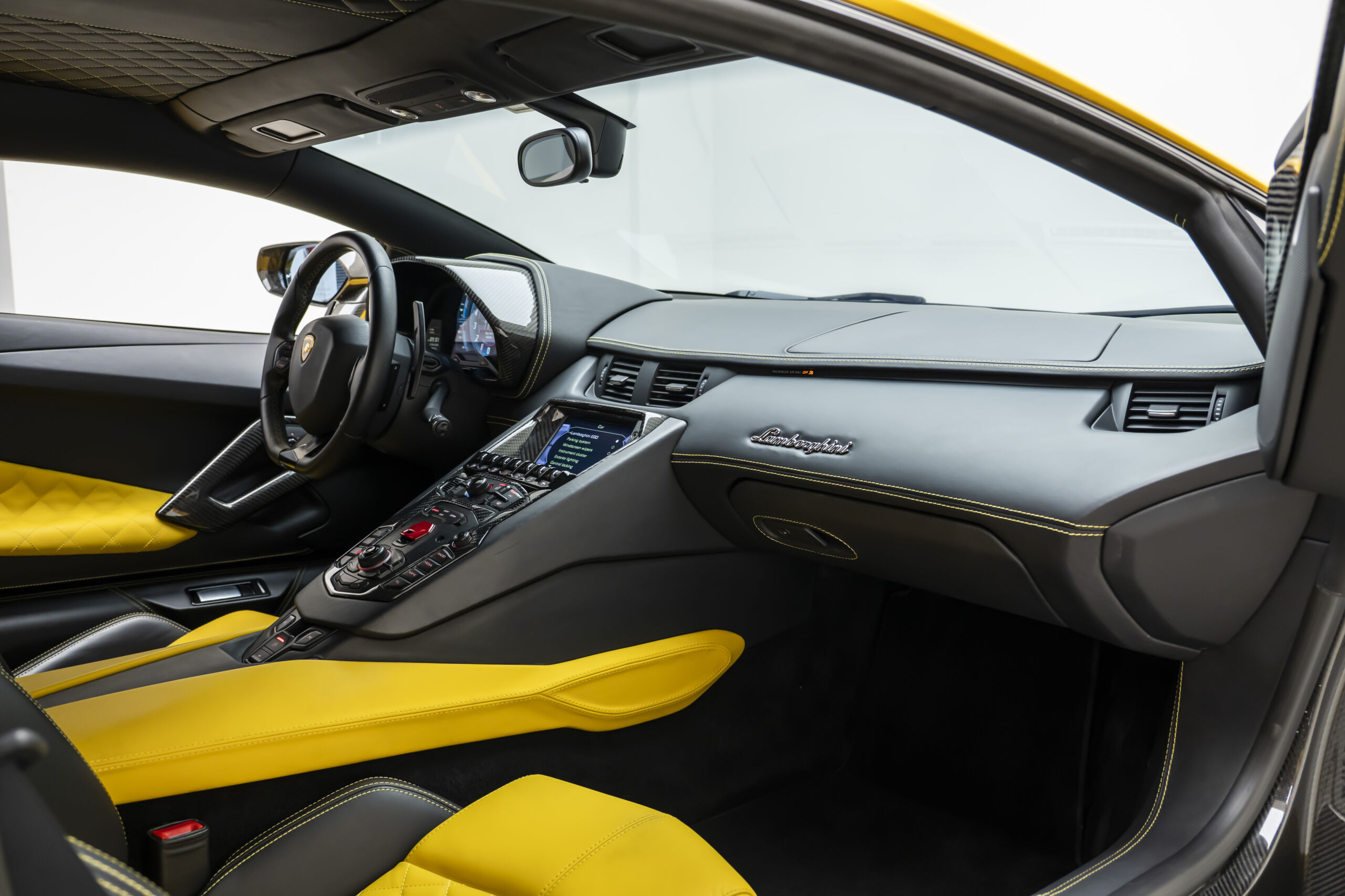 
								2018 Lamborghini Aventador S Coupe LP 740-4 full									