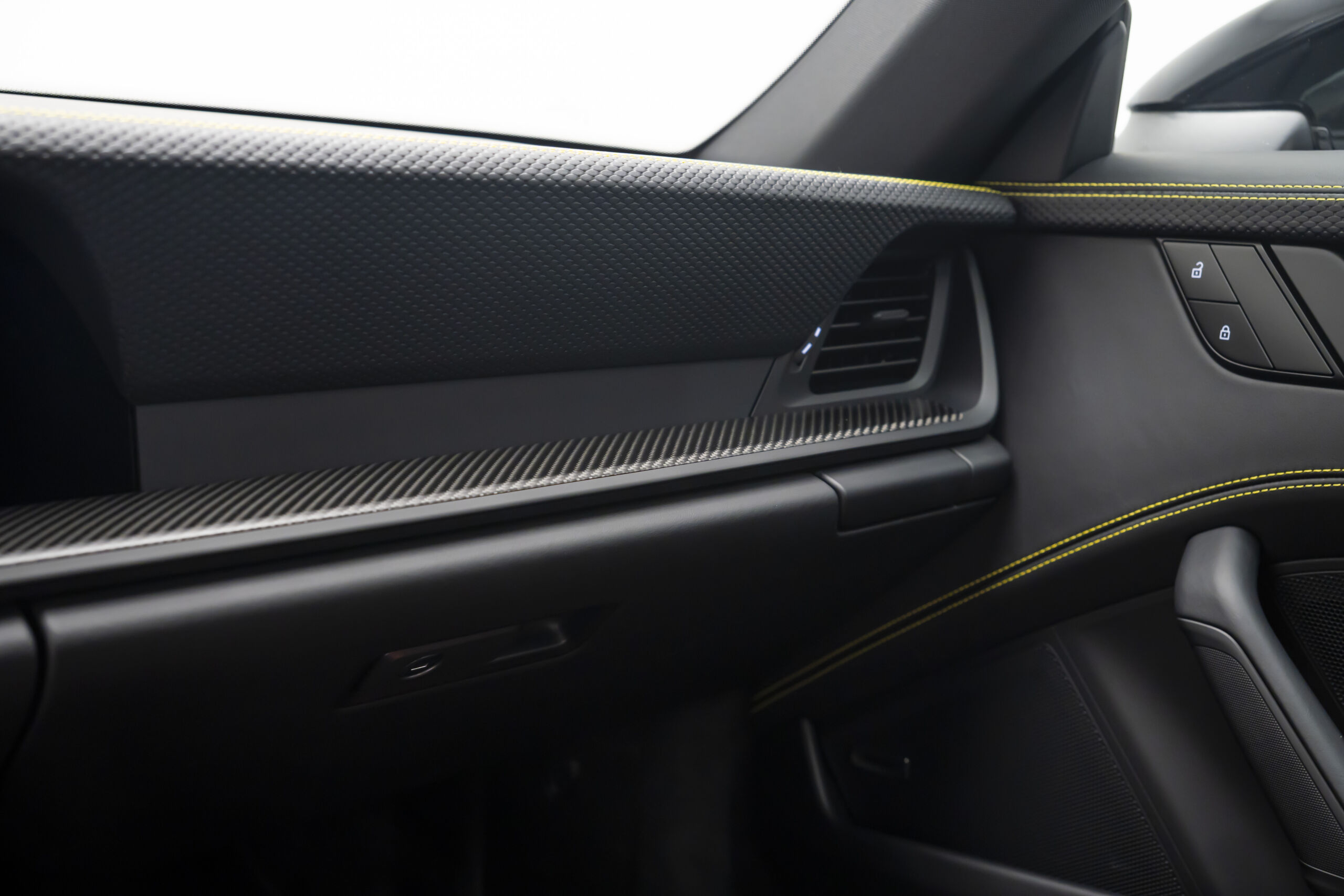 
								2026 Porsche 911 GT3 Touring full									