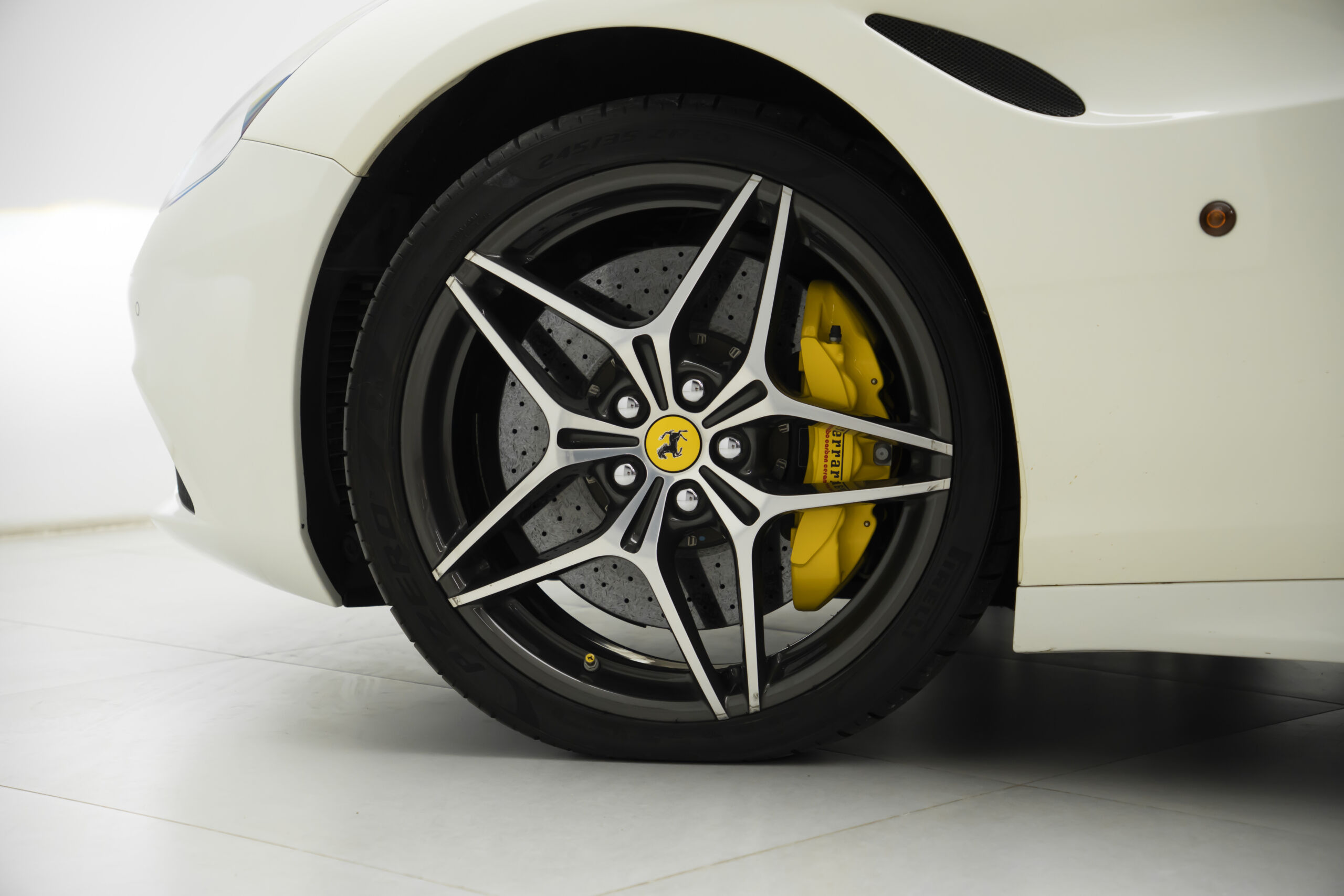 
								2016 Ferrari California T full									