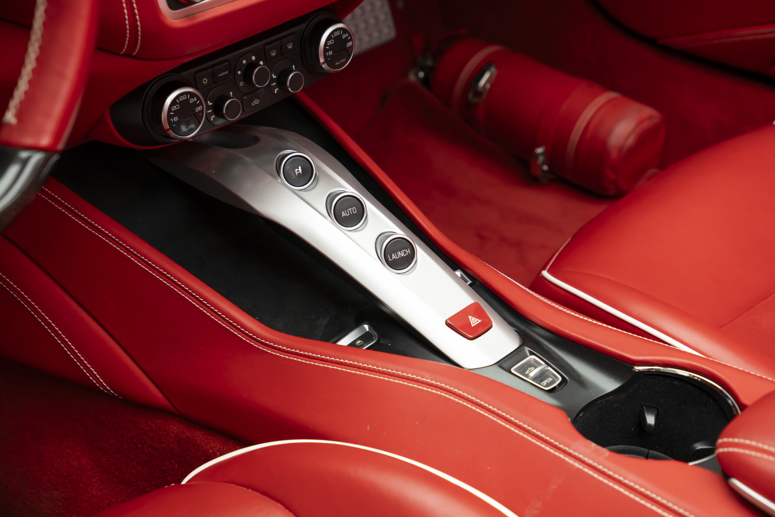 
								2016 Ferrari California T full									