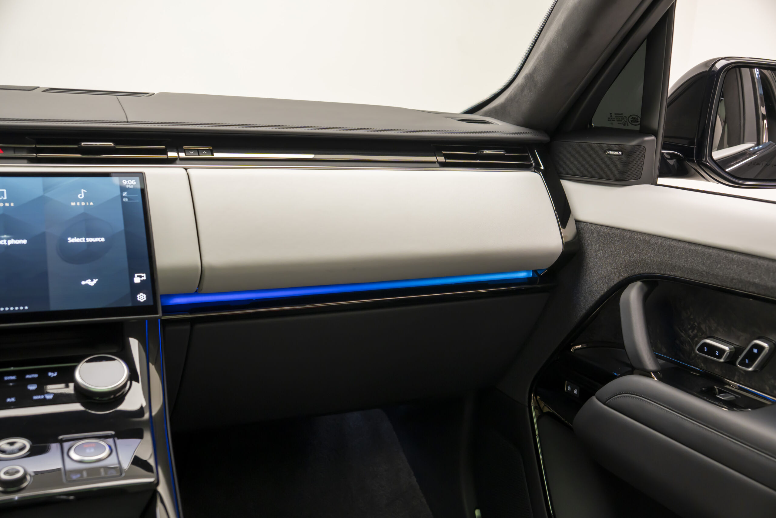 
								2023 Range Rover Sport P530 First Edition full									