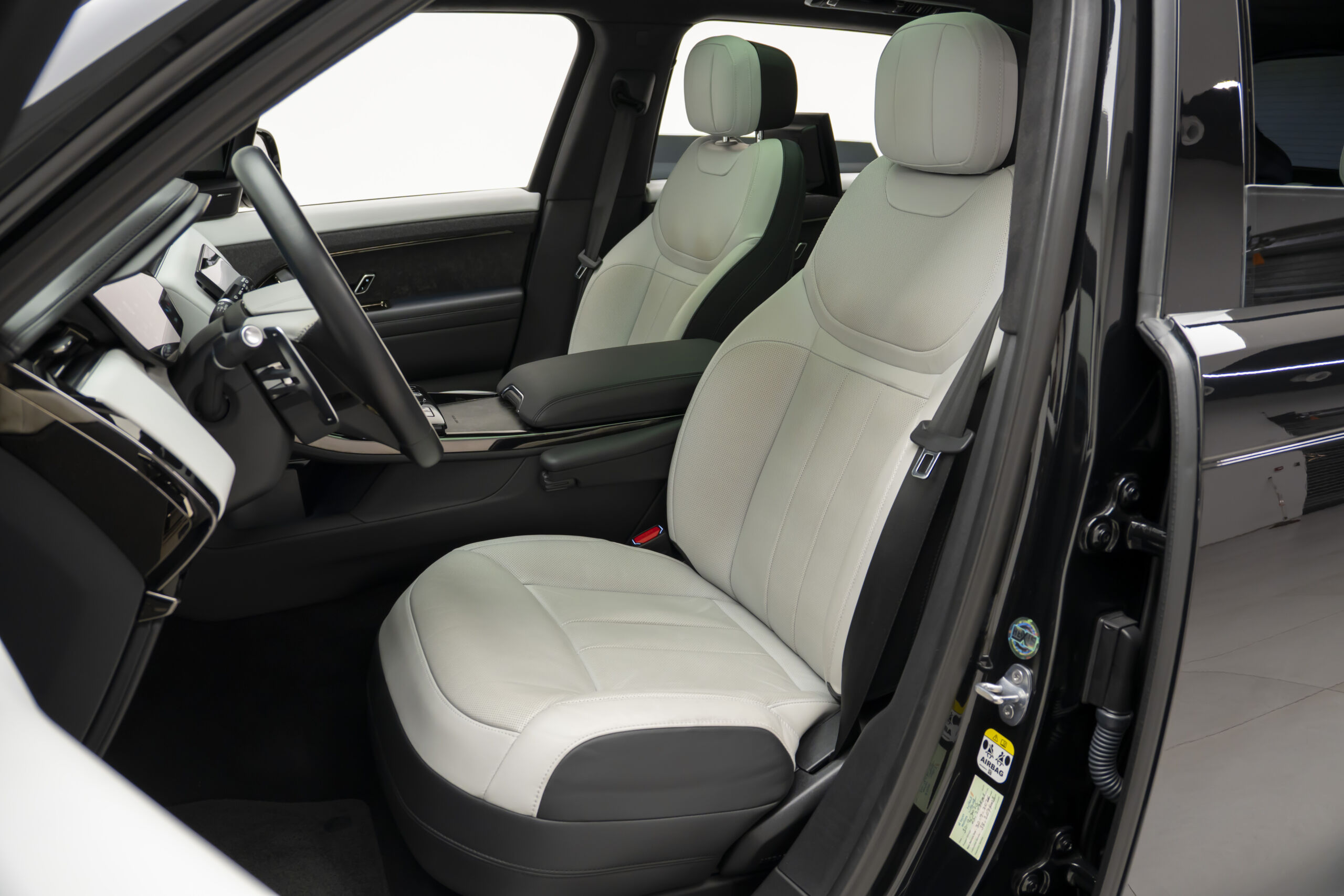 
								2023 Range Rover Sport P530 First Edition full									