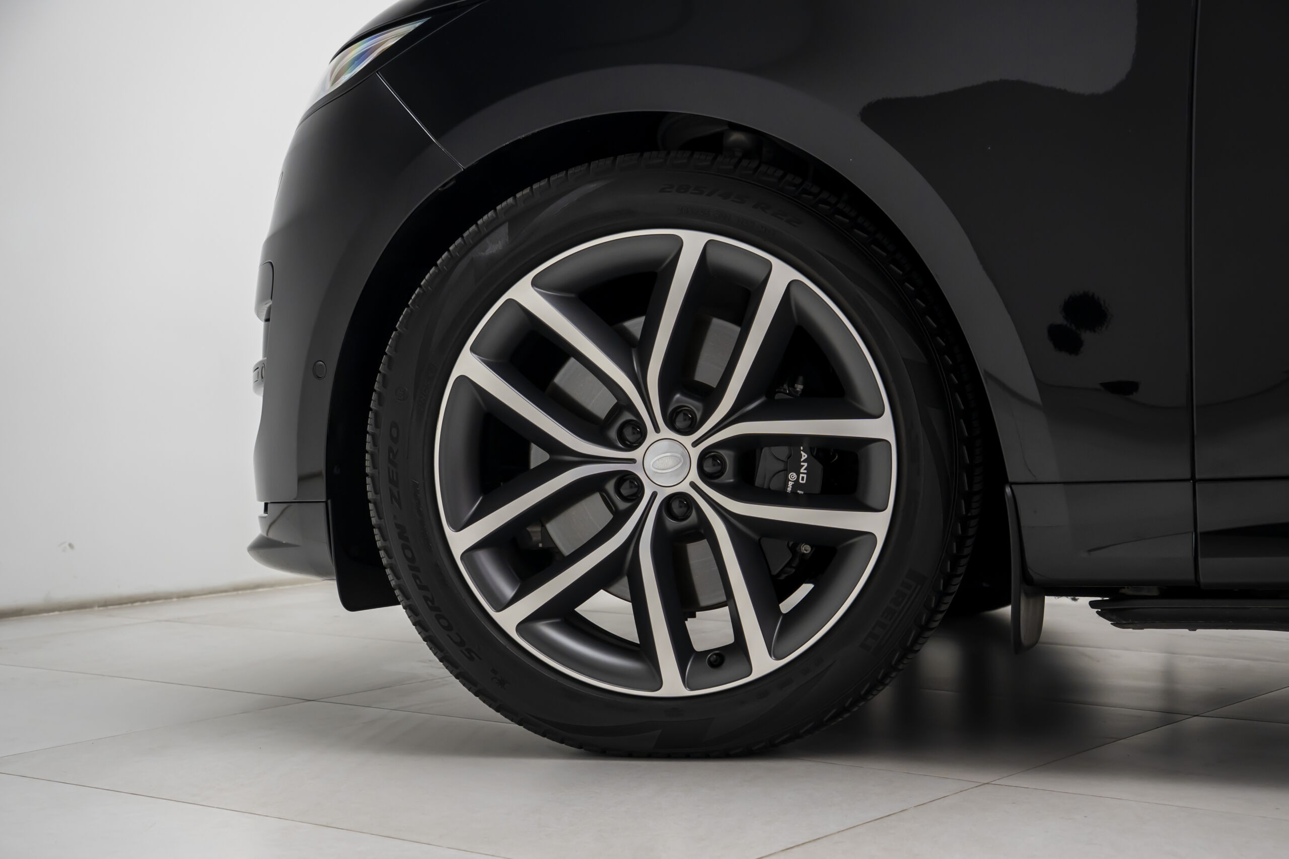 
								2023 Range Rover Sport P530 First Edition full									