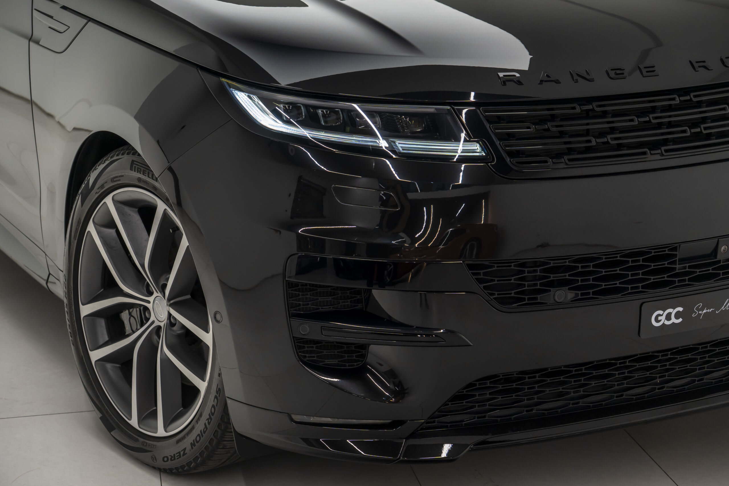 
								2023 Range Rover Sport P530 First Edition full									