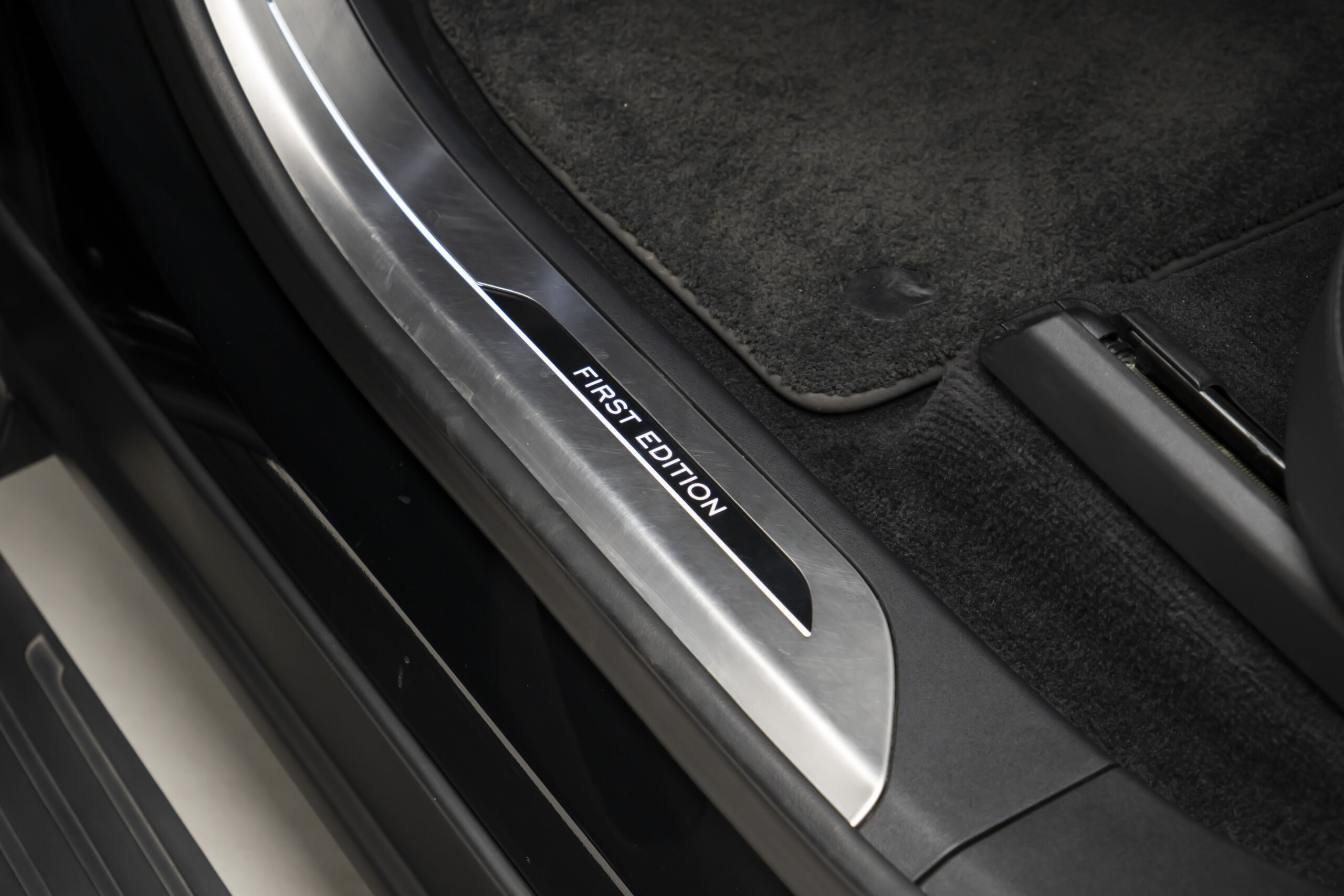 
								2023 Range Rover Sport P530 First Edition full									