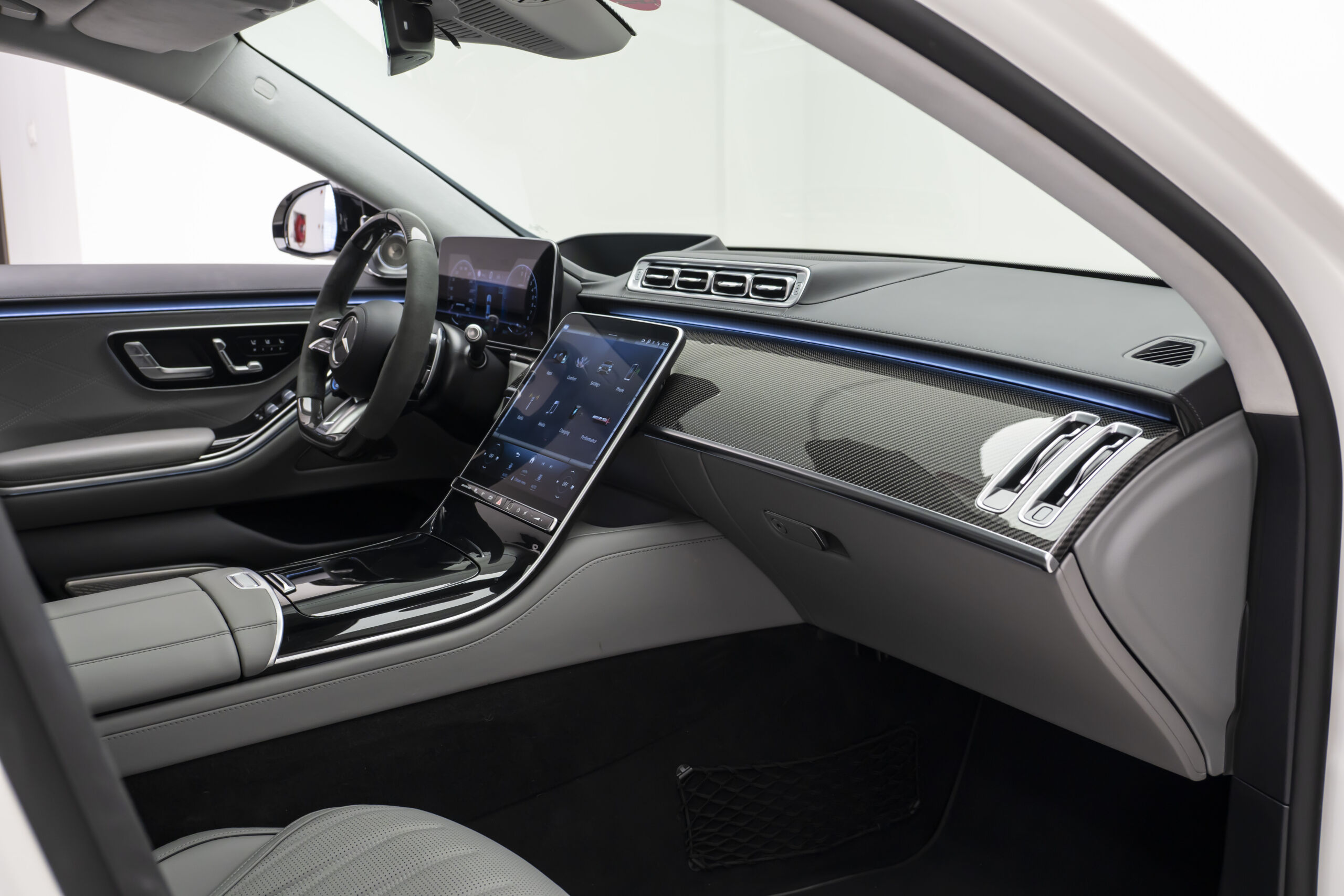 
								2023 Mercedes AMG S 63 E Performance full									