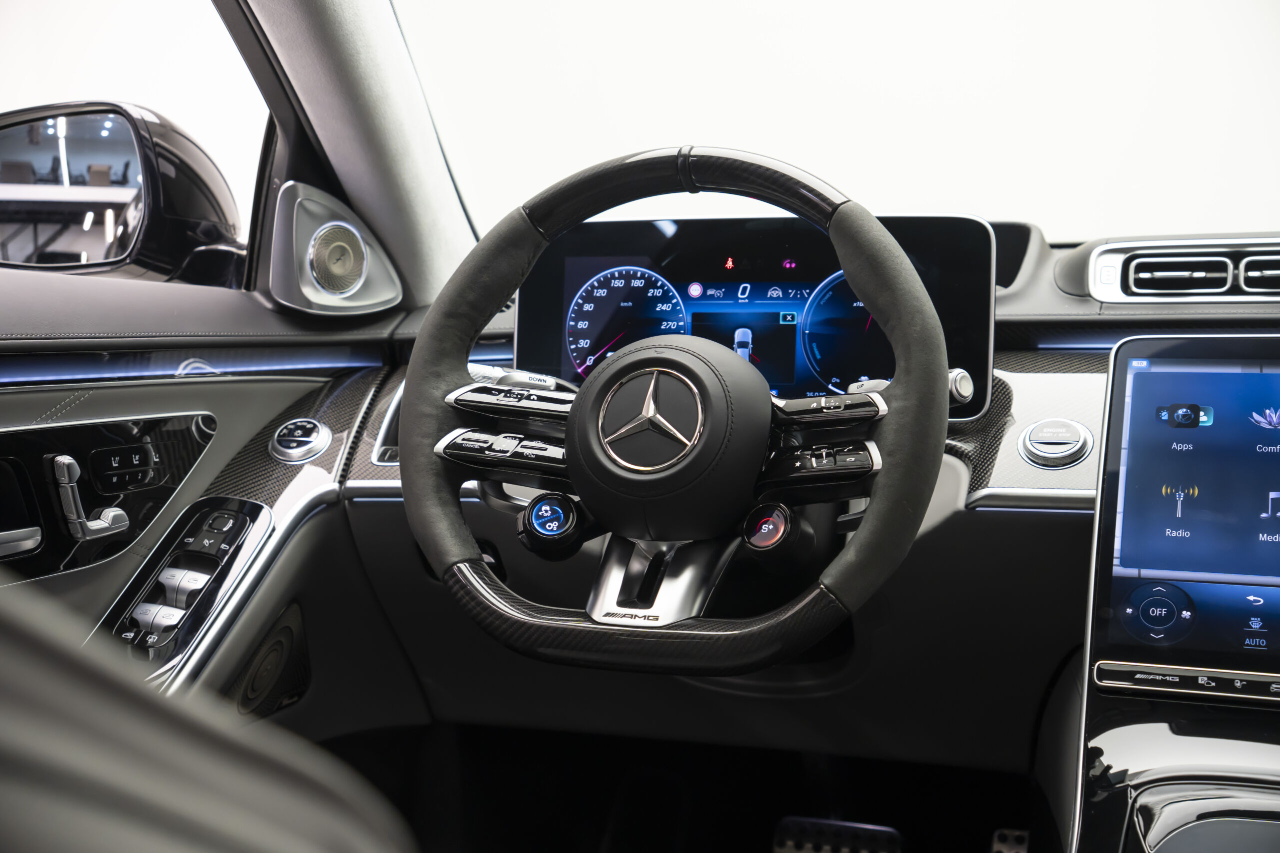 
								2023 Mercedes AMG S 63 E Performance full									