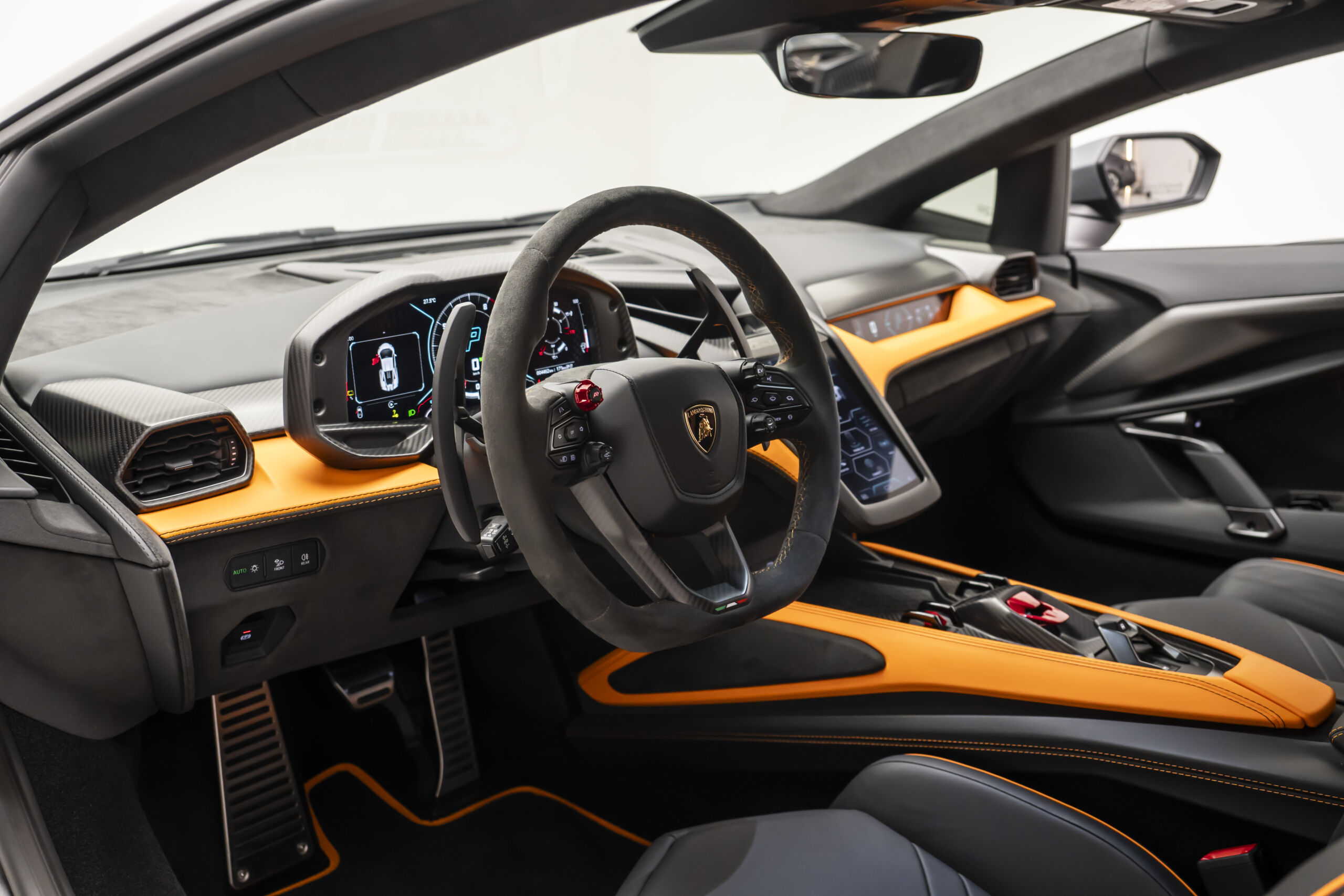 
								2024 Lamborghini Revuelto full									