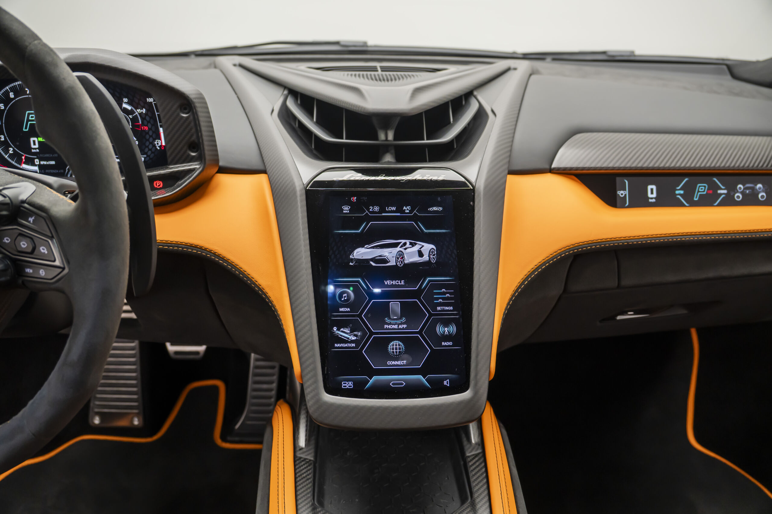 
								2024 Lamborghini Revuelto full									