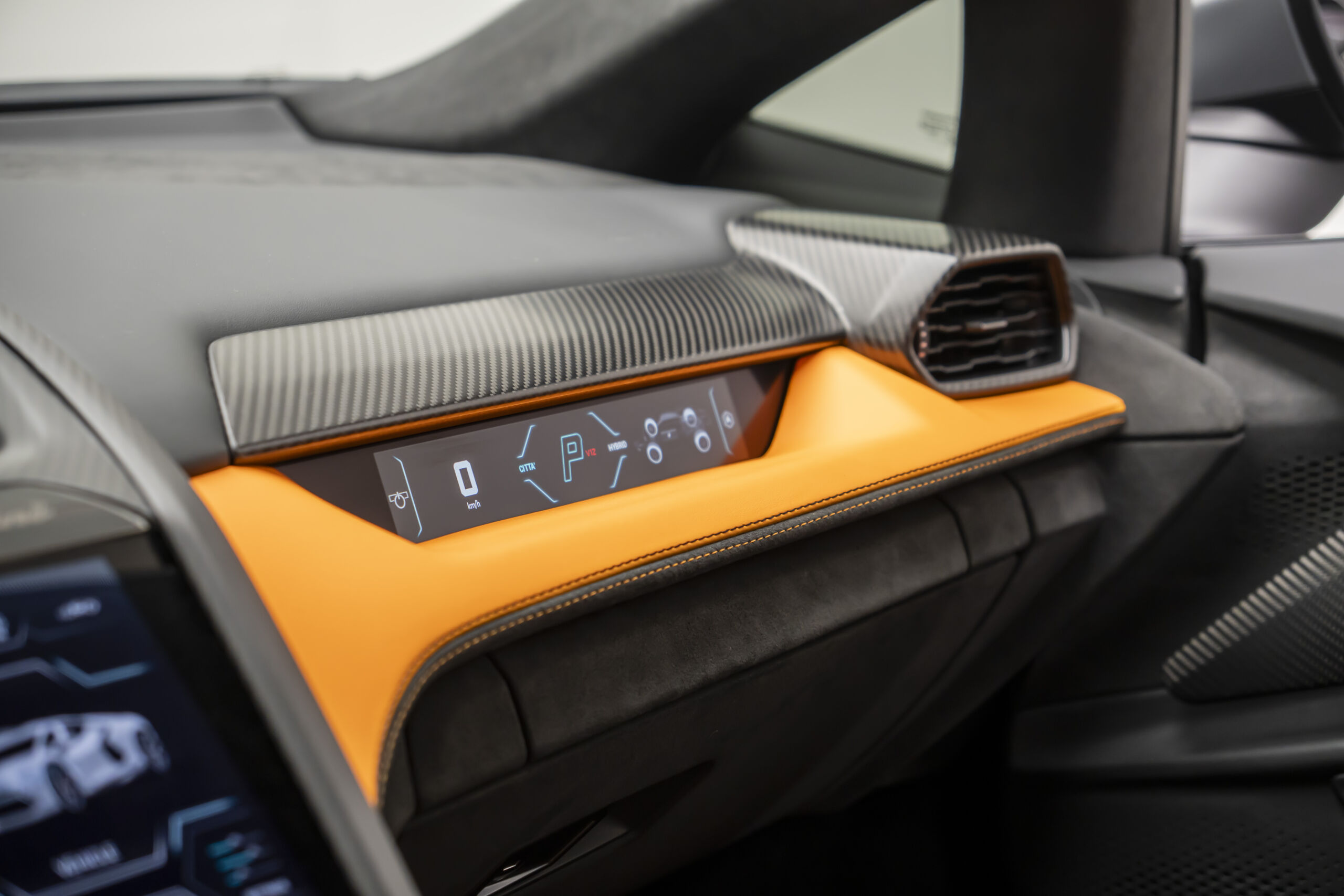 
								2024 Lamborghini Revuelto full									