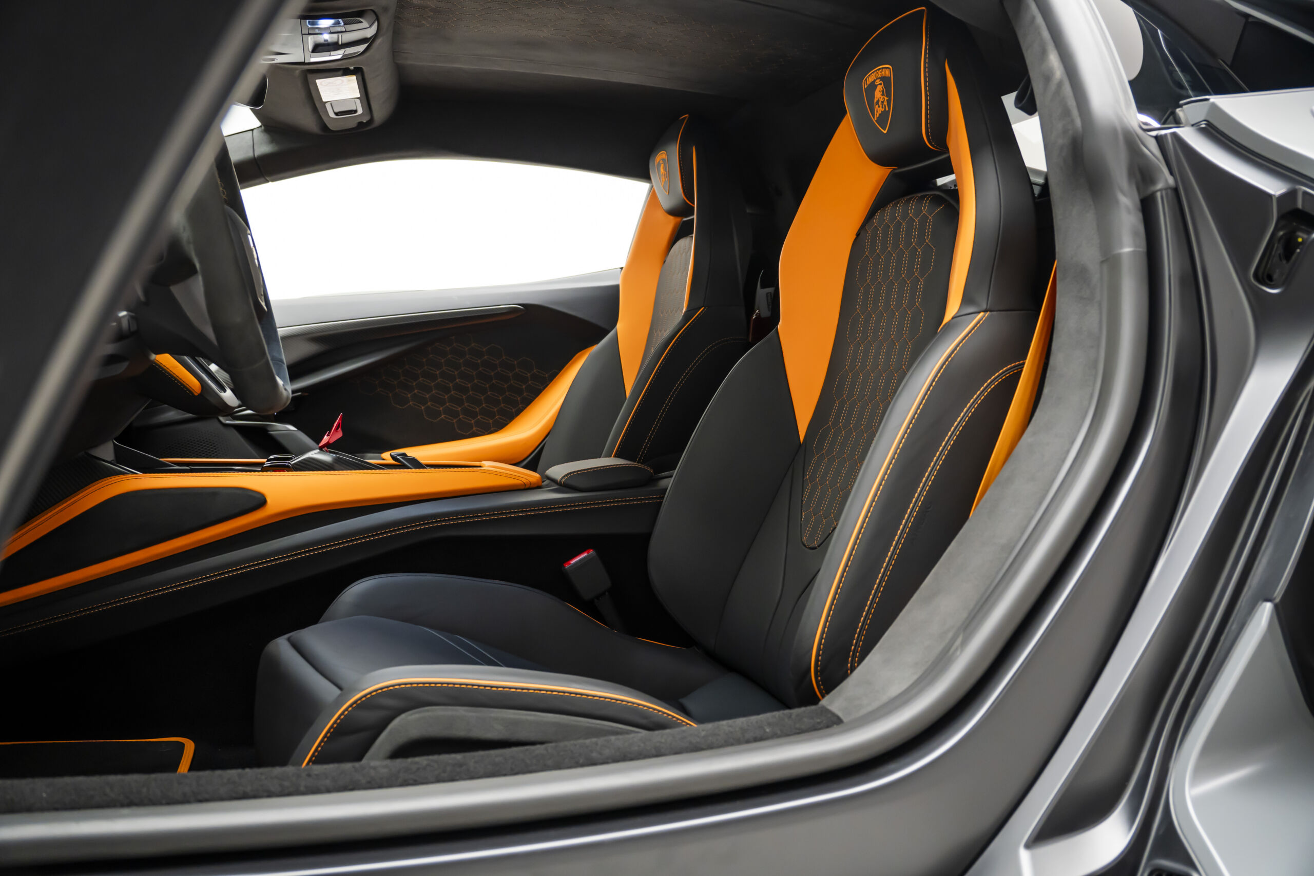 
								2024 Lamborghini Revuelto full									