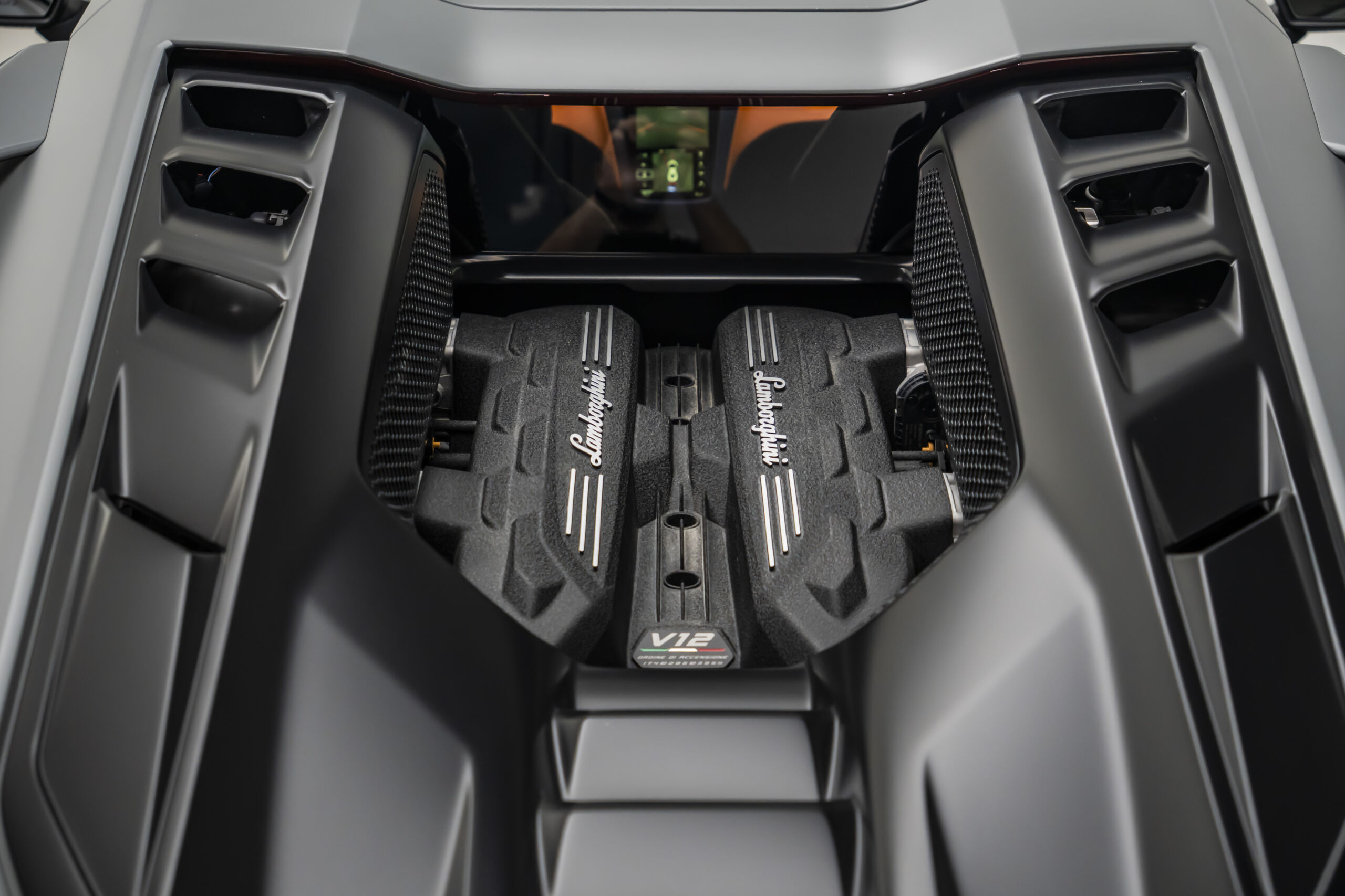 
								2024 Lamborghini Revuelto full									