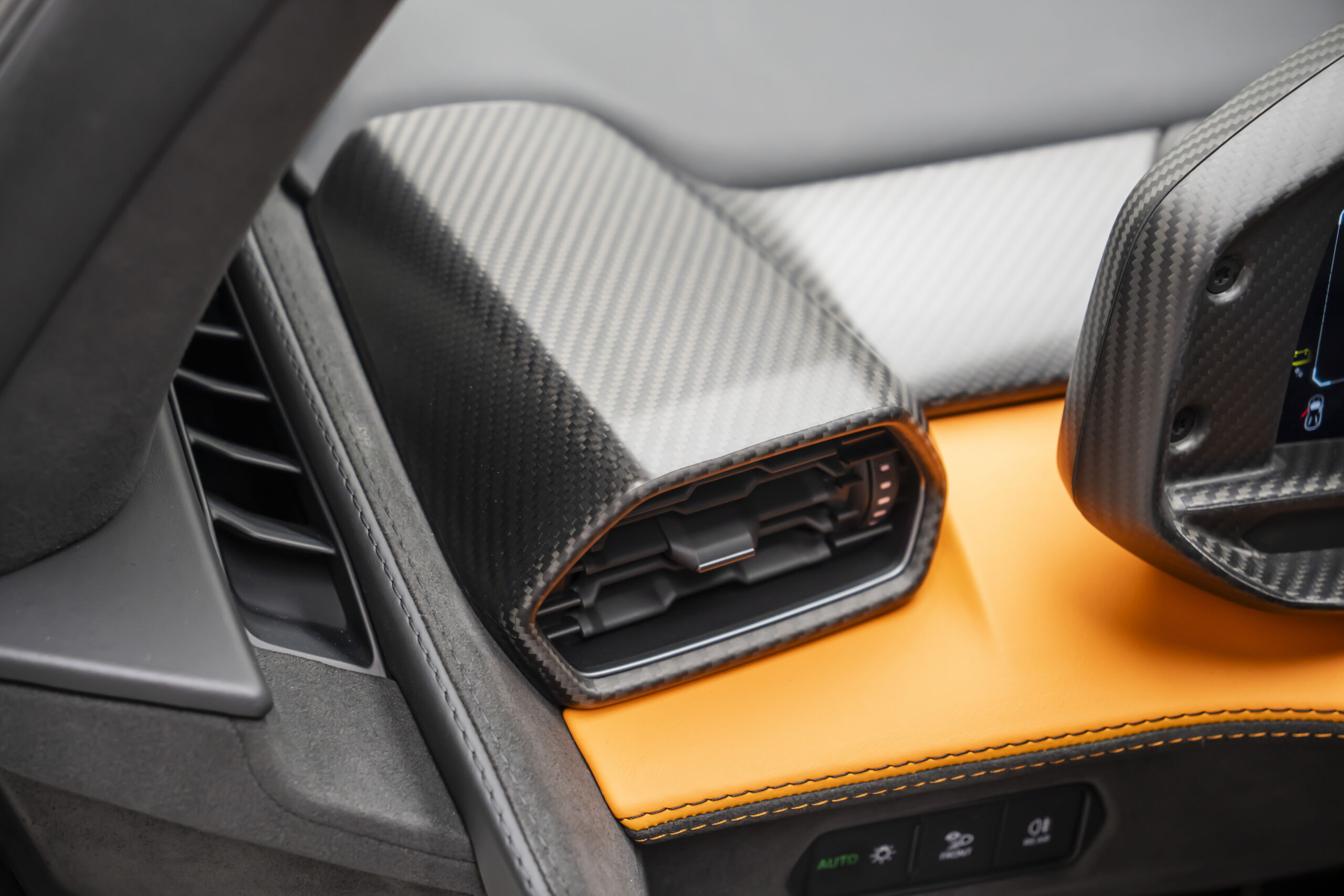 
								2024 Lamborghini Revuelto full									