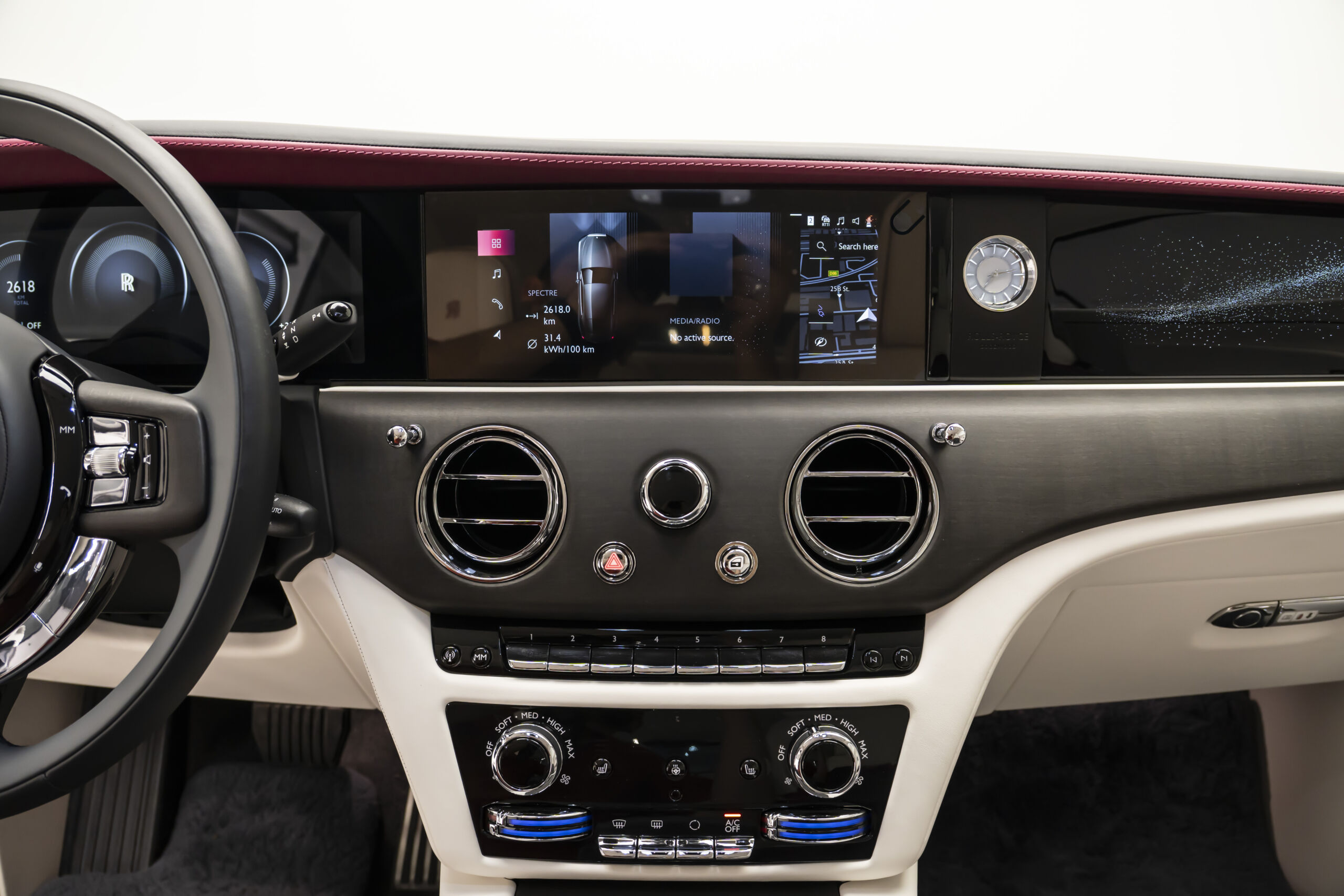 
								2024 Rolls Royce Spectre Silver Badge full									