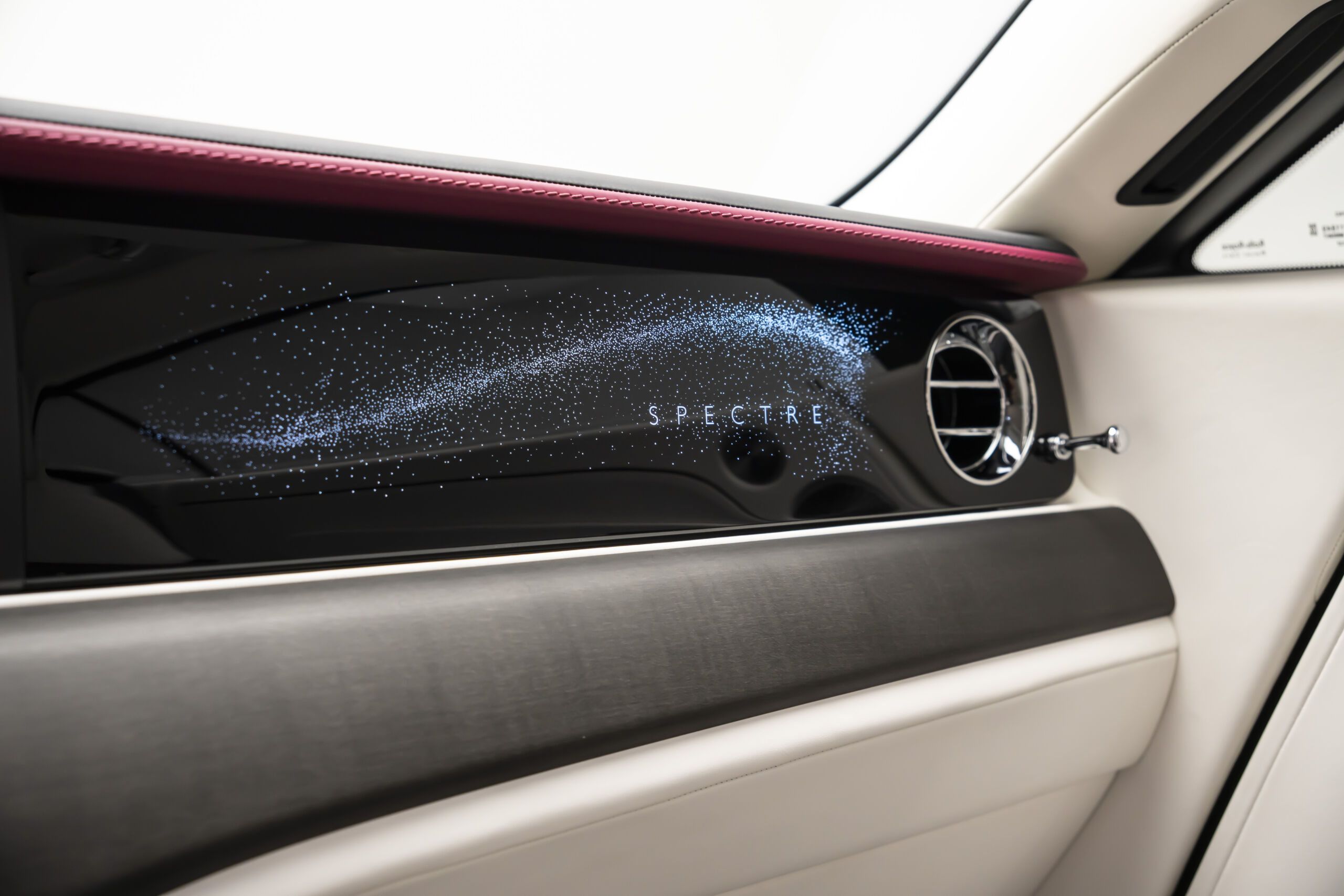 
								2024 Rolls Royce Spectre Silver Badge full									