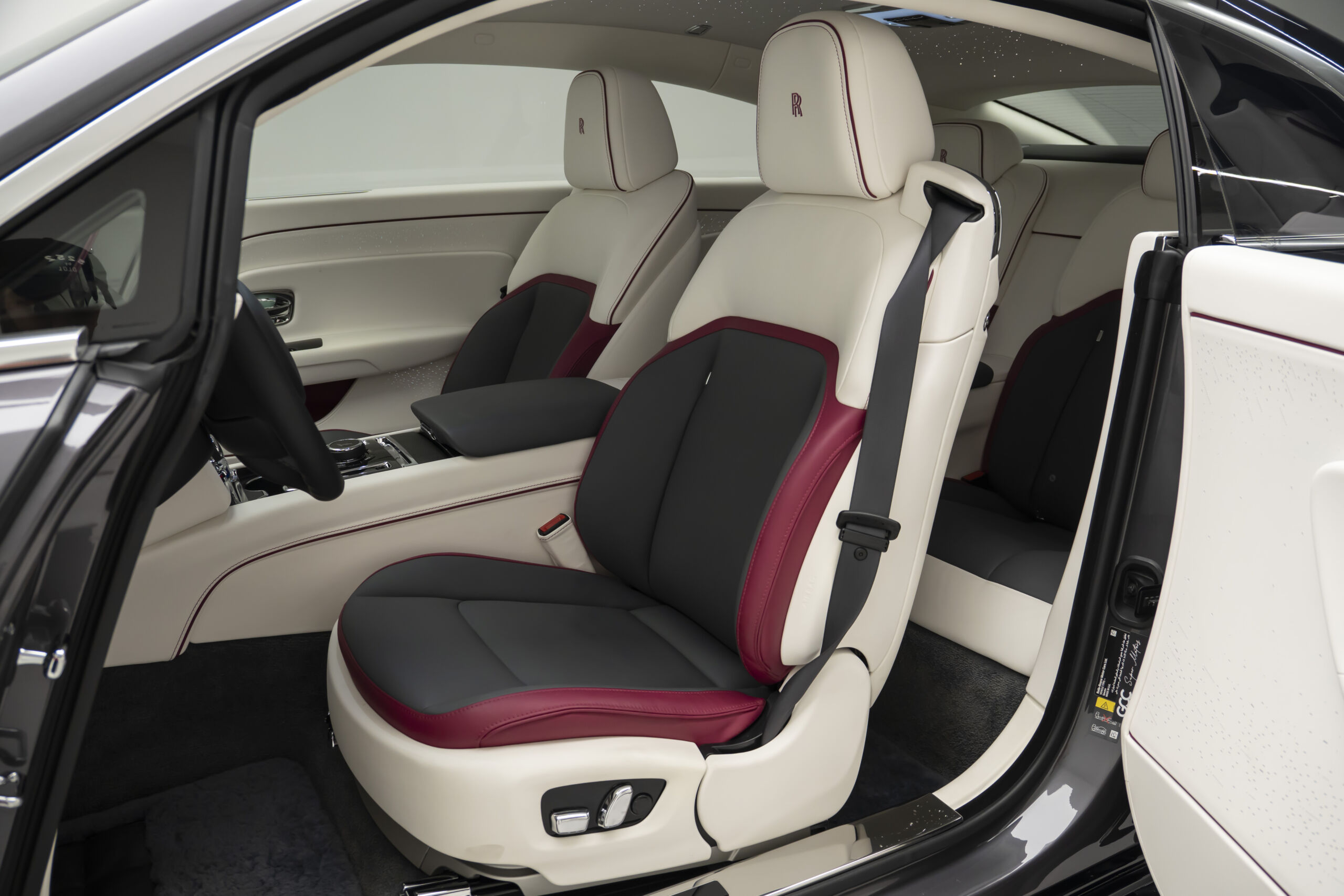 
								2024 Rolls Royce Spectre Silver Badge full									