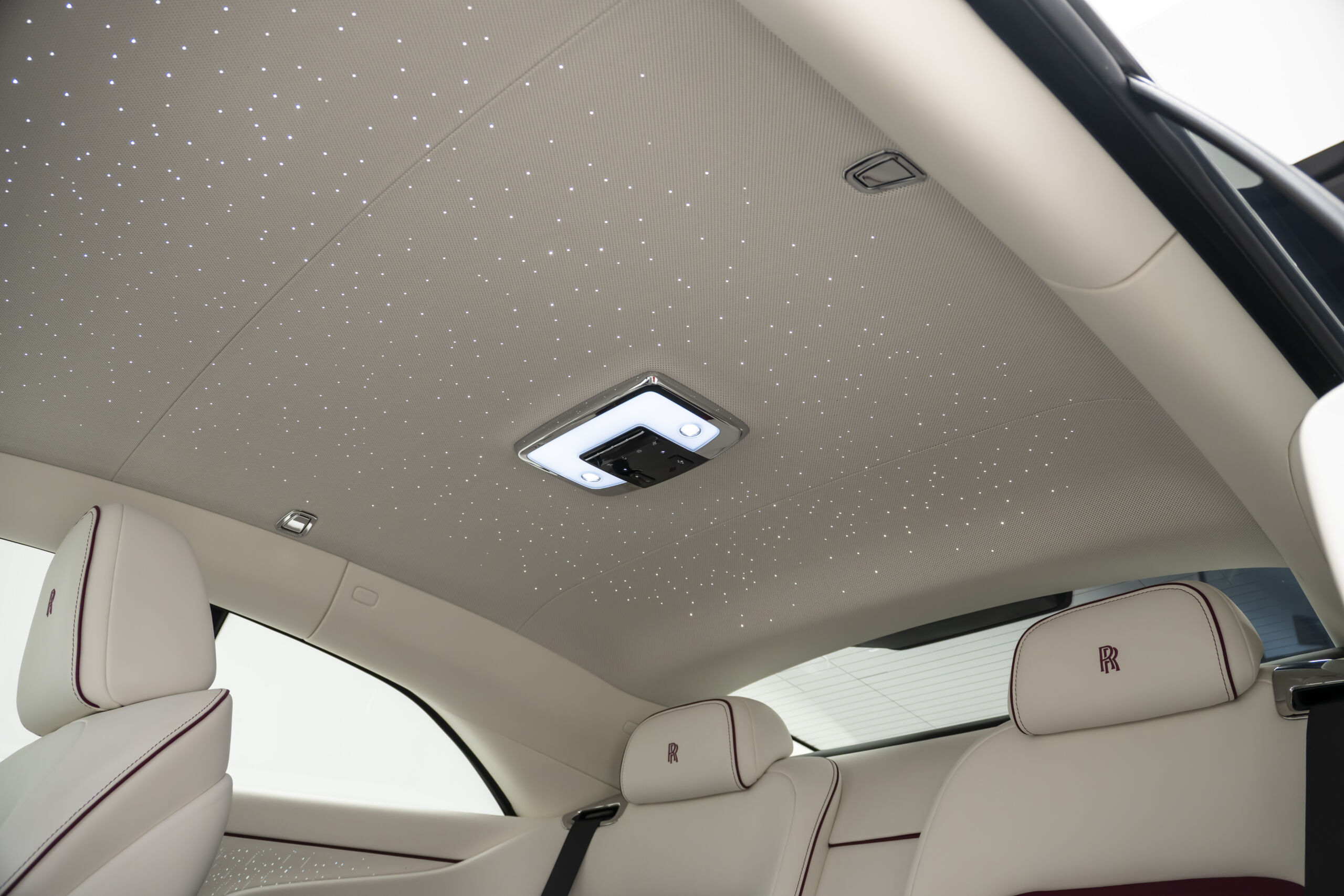 
								2024 Rolls Royce Spectre Silver Badge full									