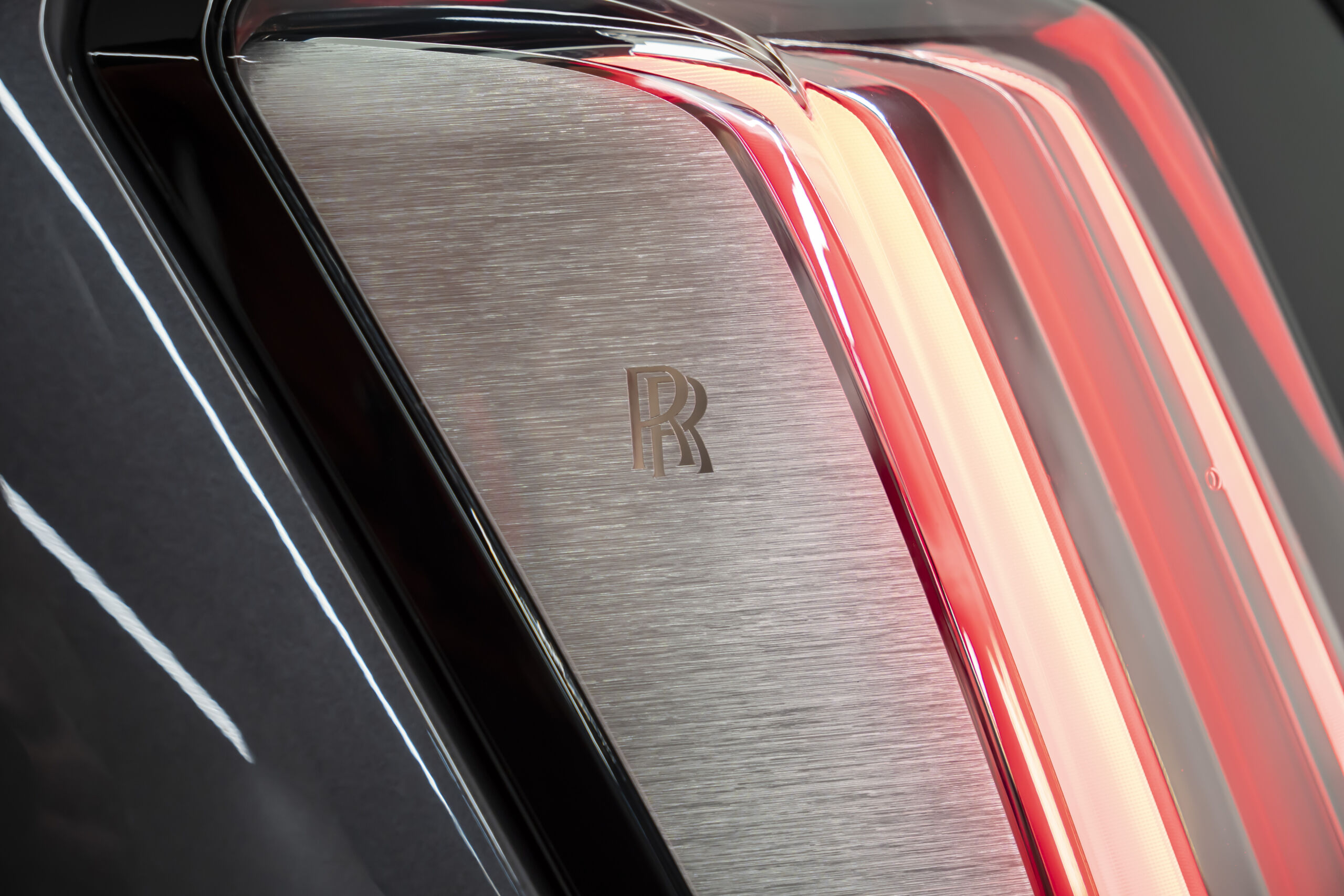 
								2024 Rolls Royce Spectre Silver Badge full									