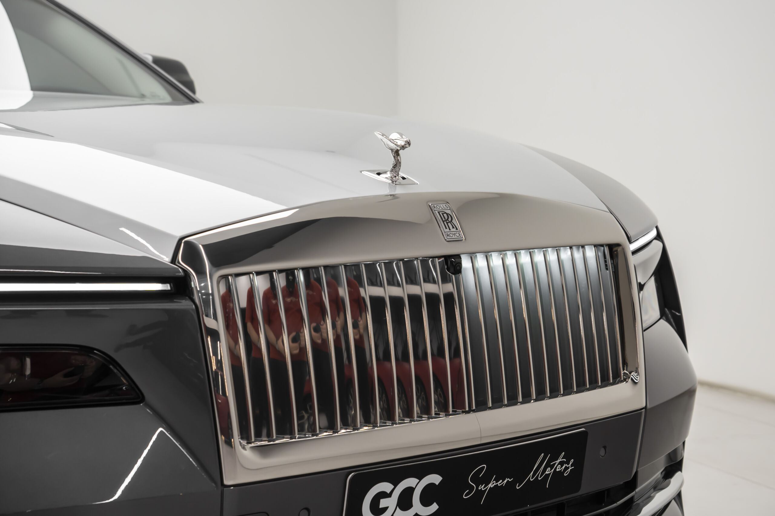 
								2024 Rolls Royce Spectre Silver Badge full									