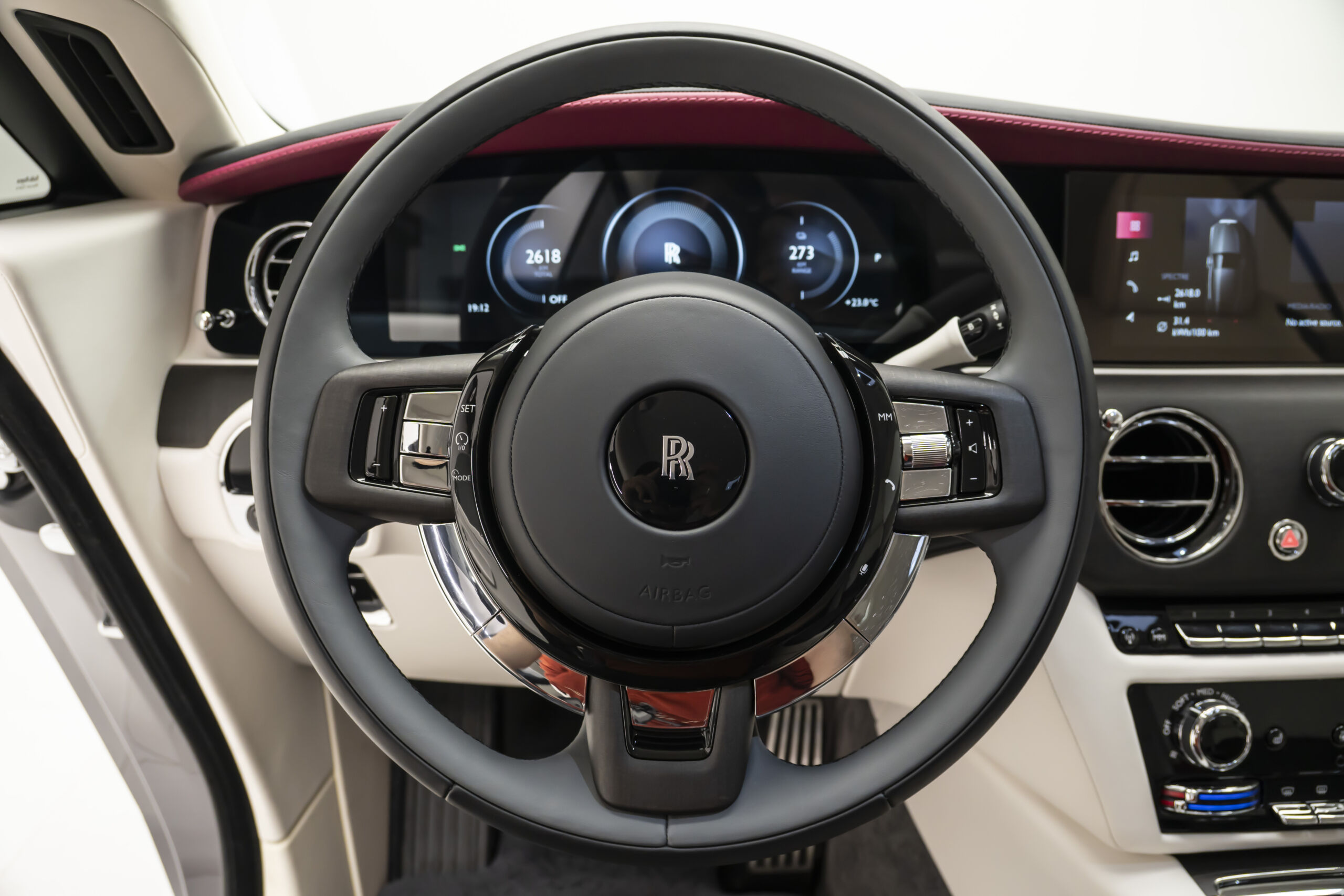 
								2024 Rolls Royce Spectre Silver Badge full									